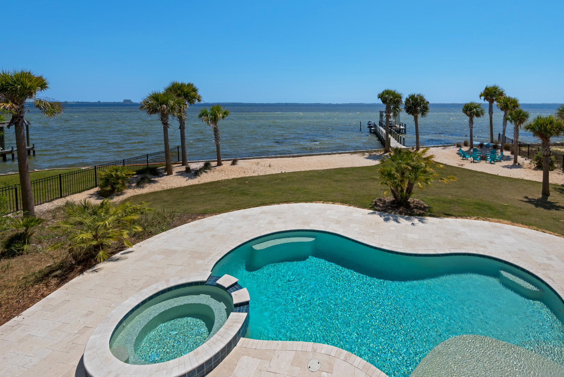 BLACK POINTE - Residential