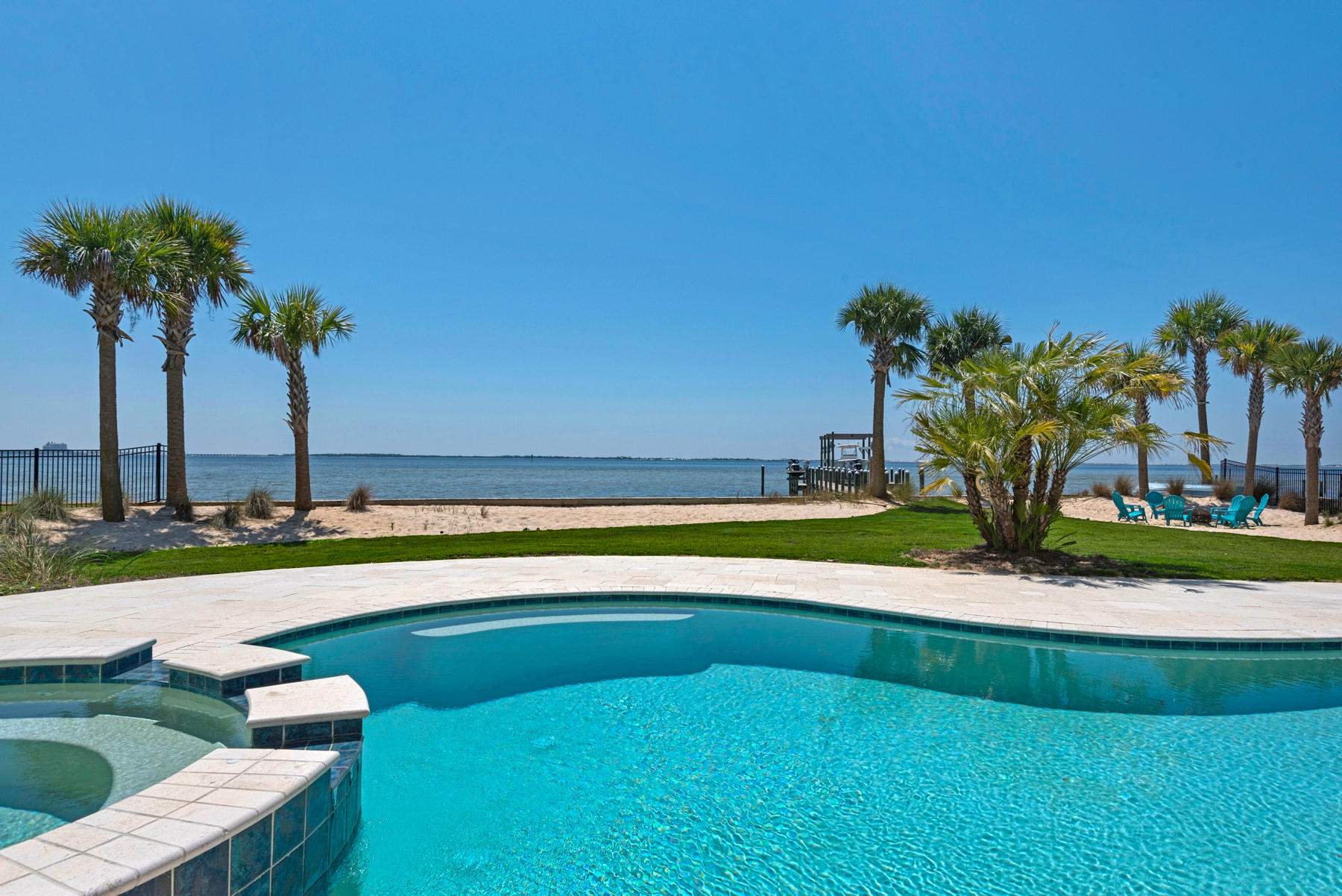 BLACK POINTE - Residential