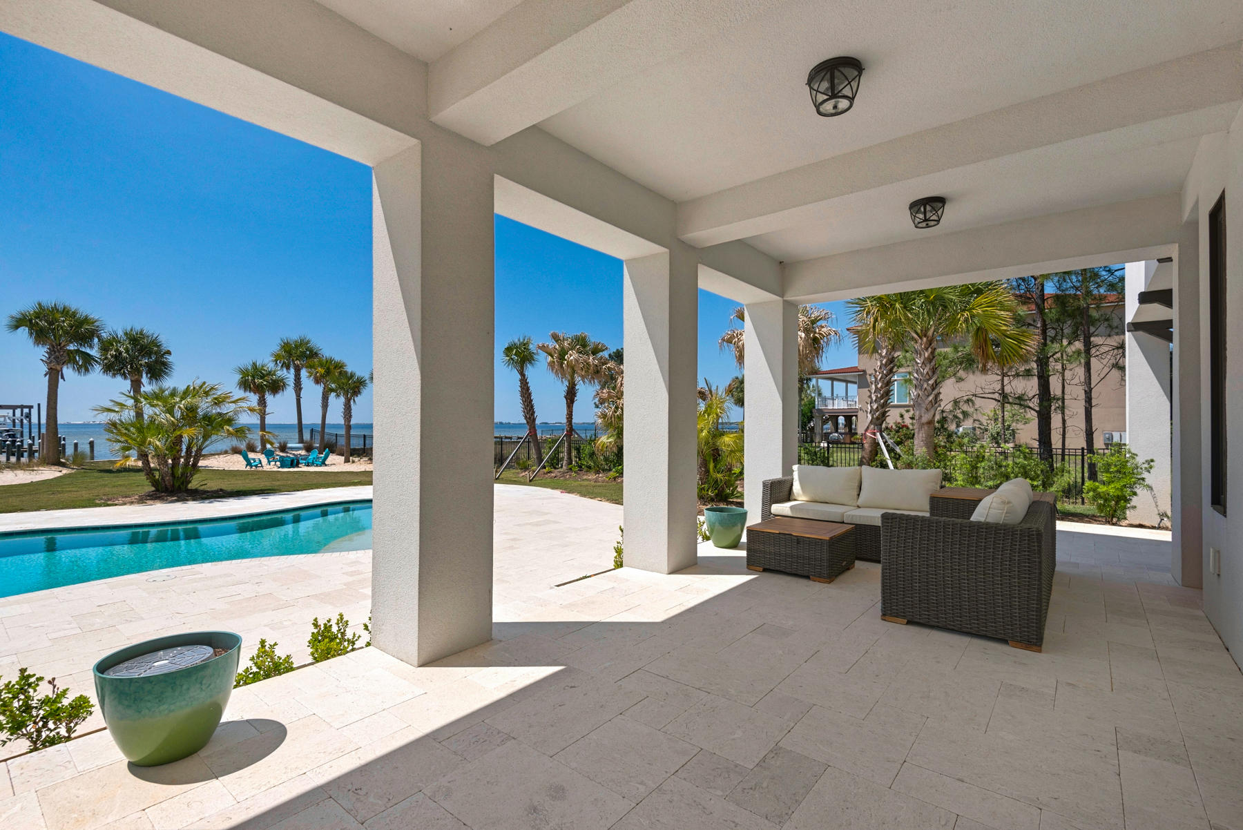 BLACK POINTE - Residential