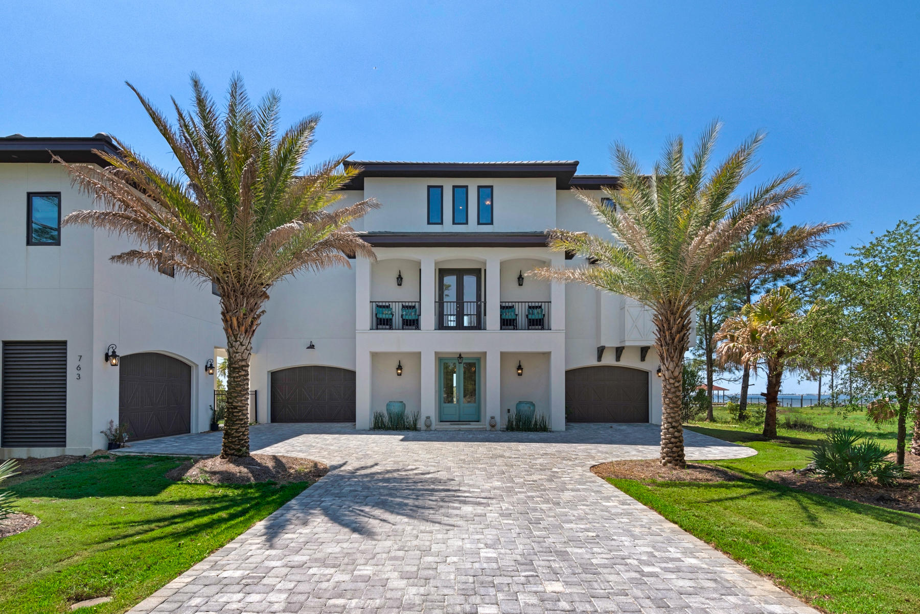 BLACK POINTE - Residential