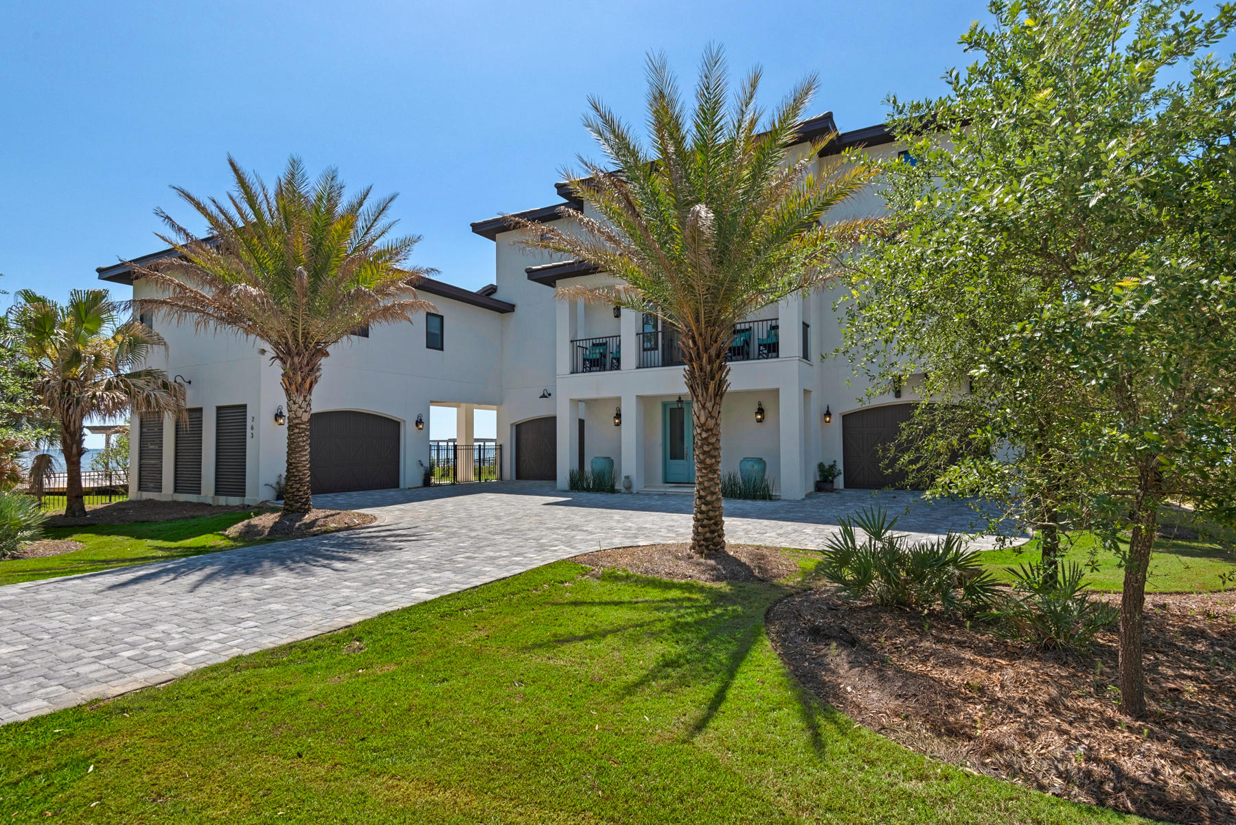 BLACK POINTE - Residential