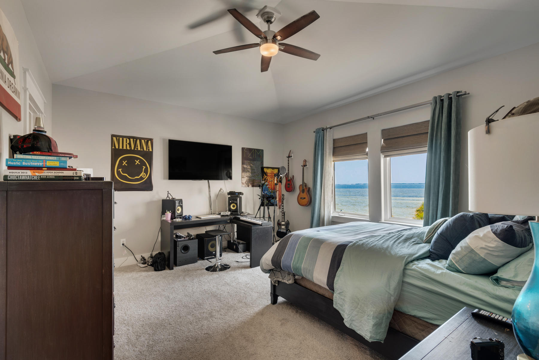 BLACK POINTE - Residential