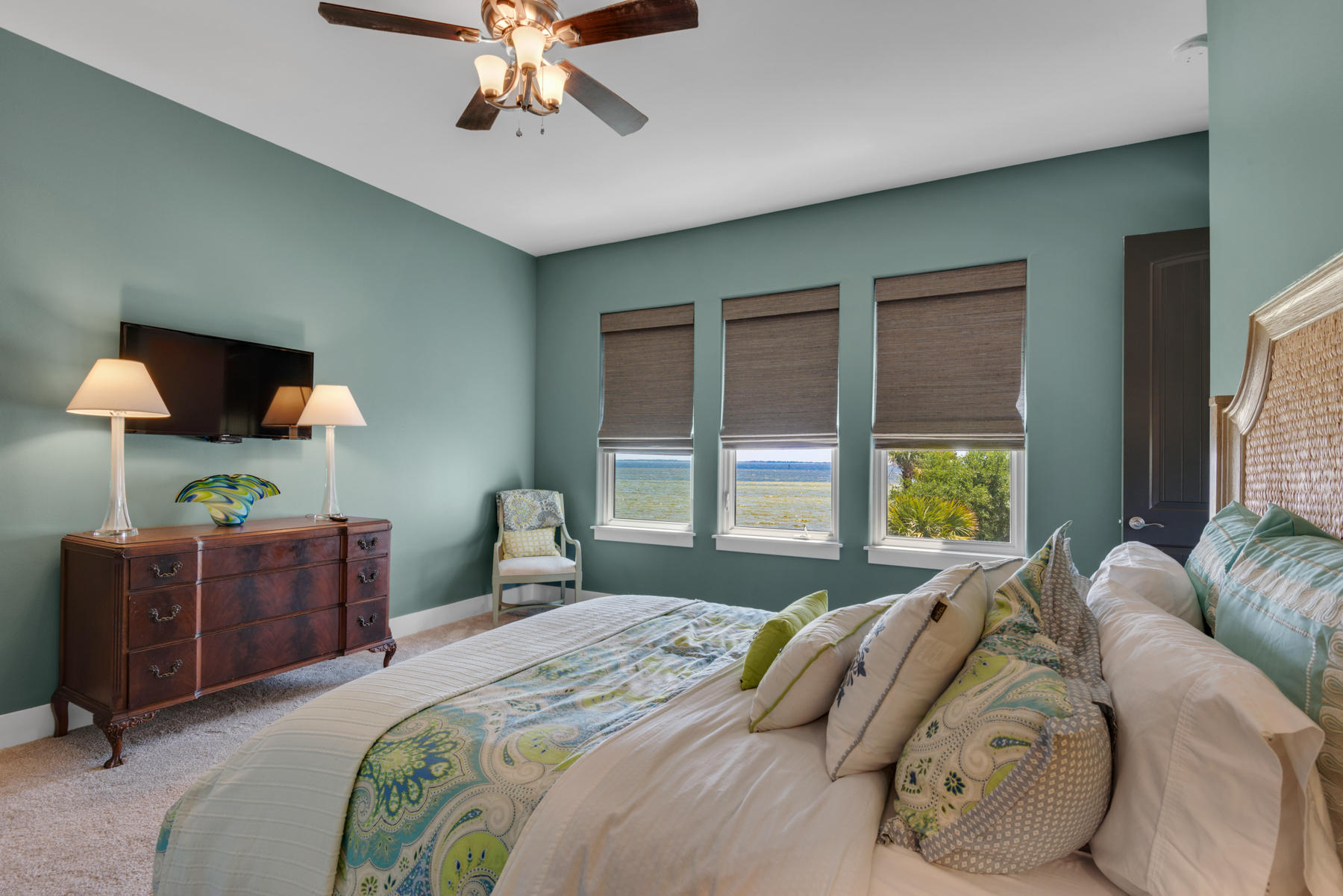 BLACK POINTE - Residential