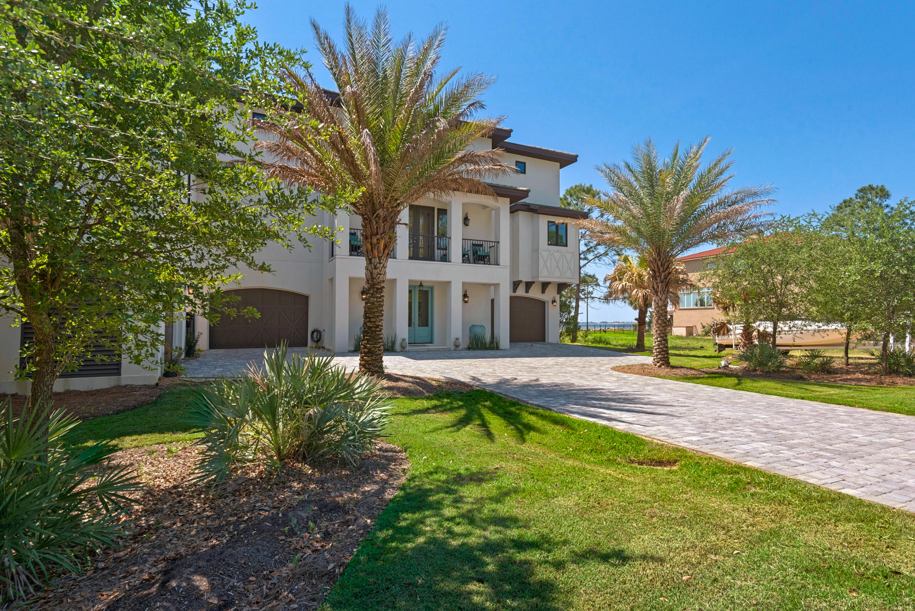 BLACK POINTE - Residential