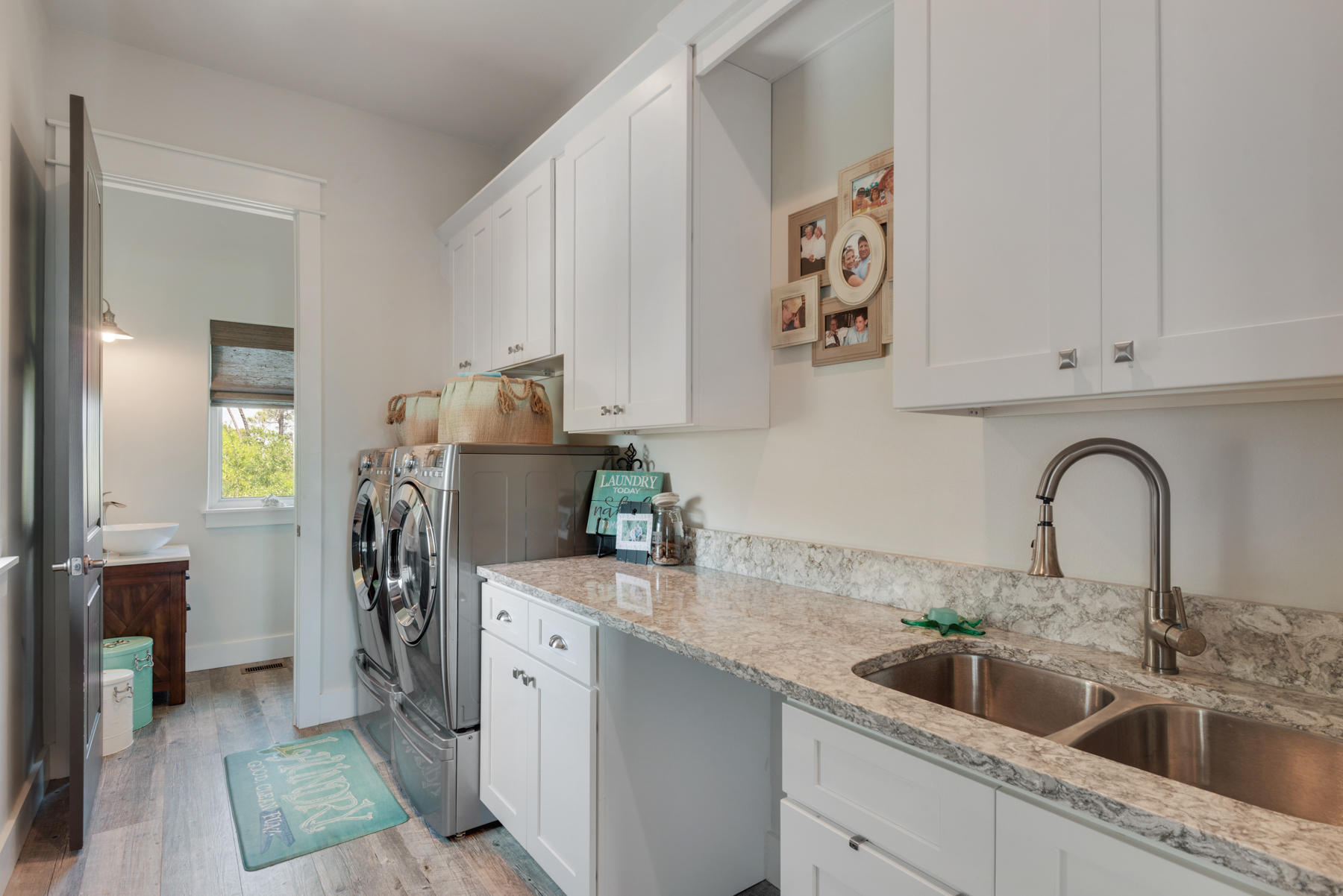 BLACK POINTE - Residential