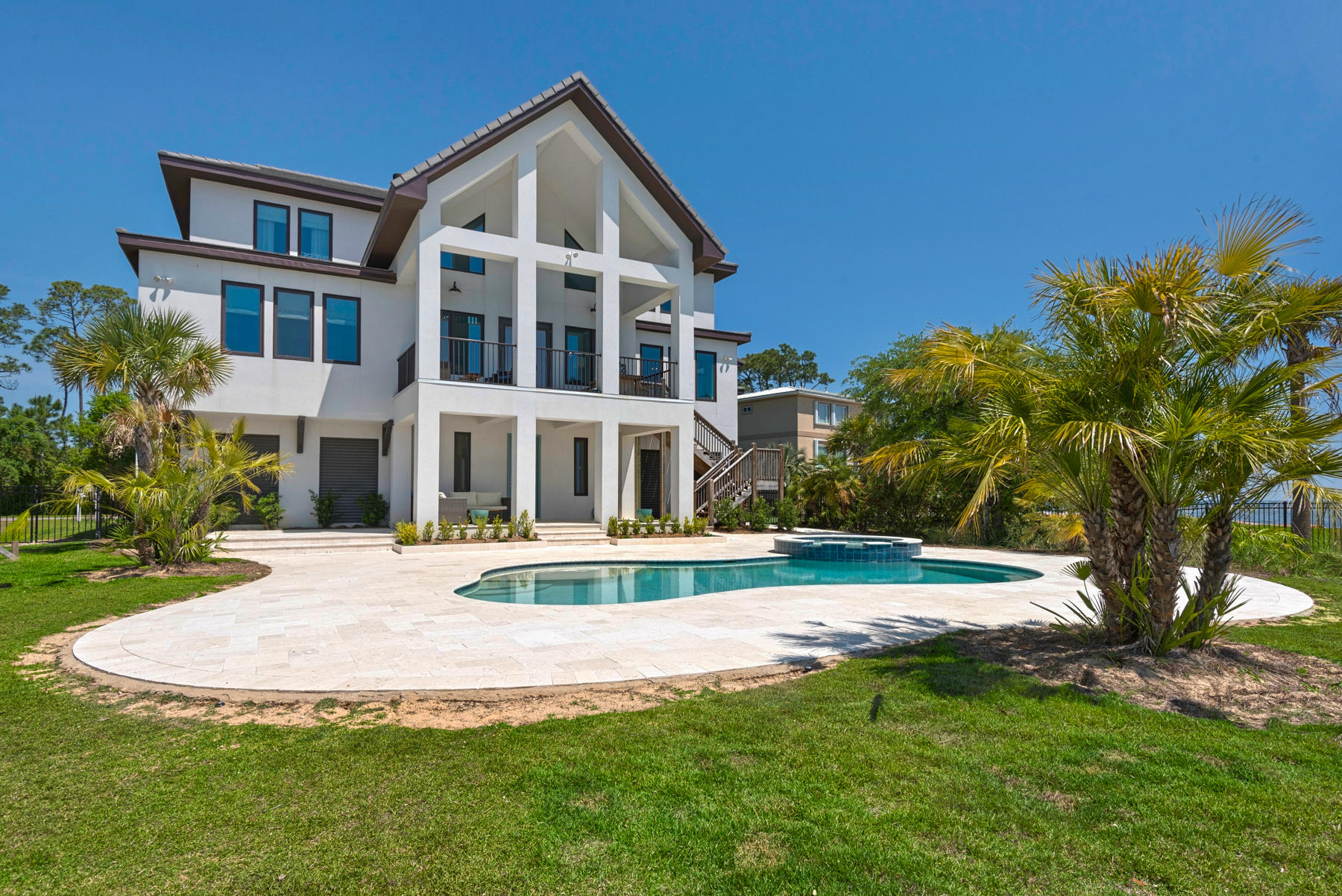 BLACK POINTE - Residential