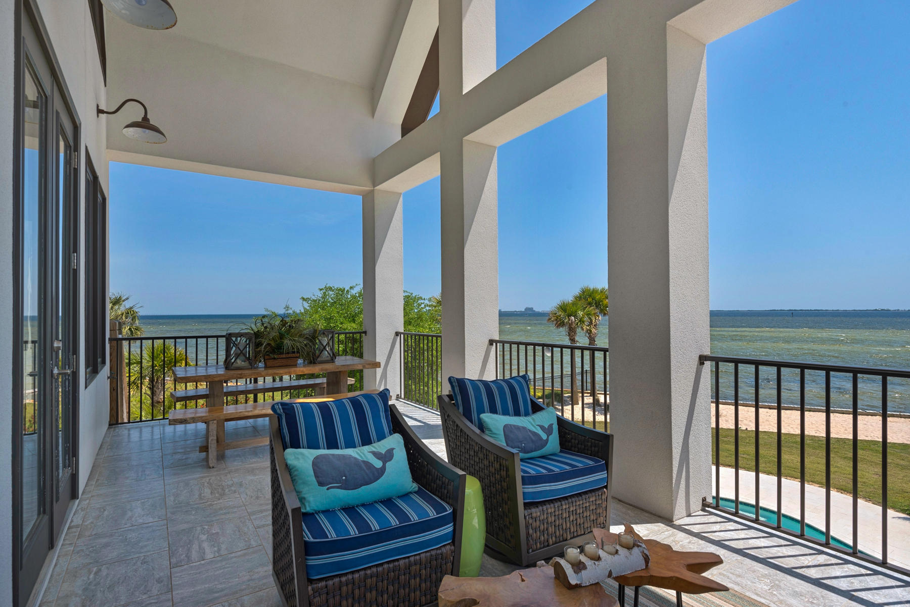 BLACK POINTE - Residential