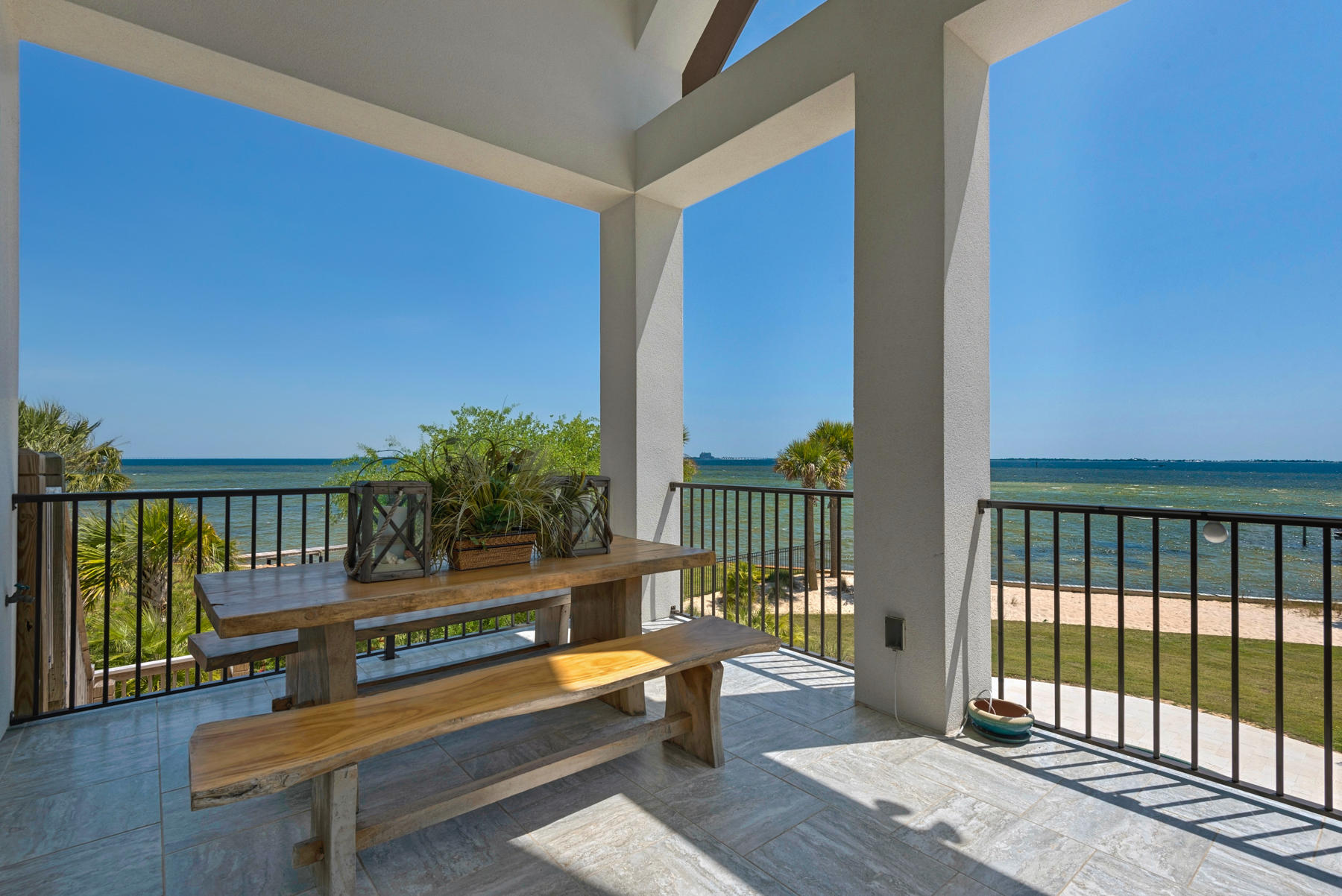 BLACK POINTE - Residential