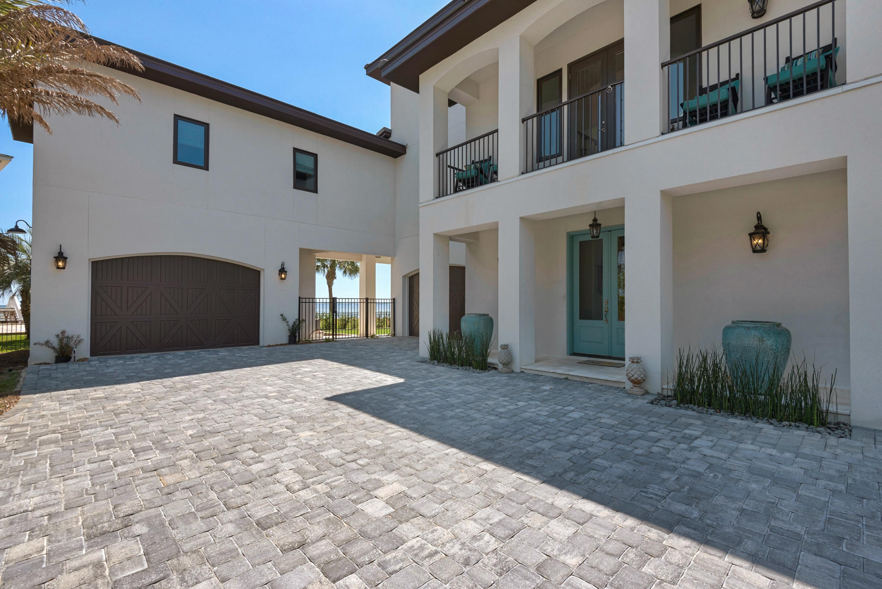 BLACK POINTE - Residential