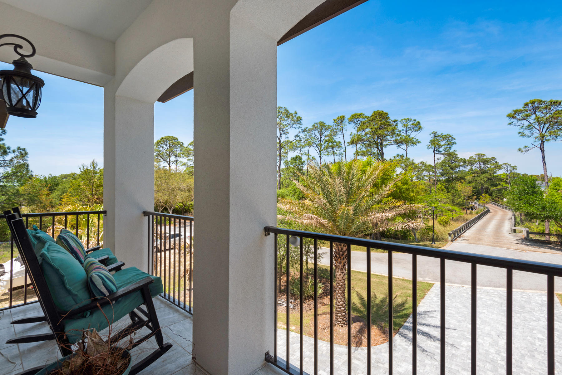 BLACK POINTE - Residential