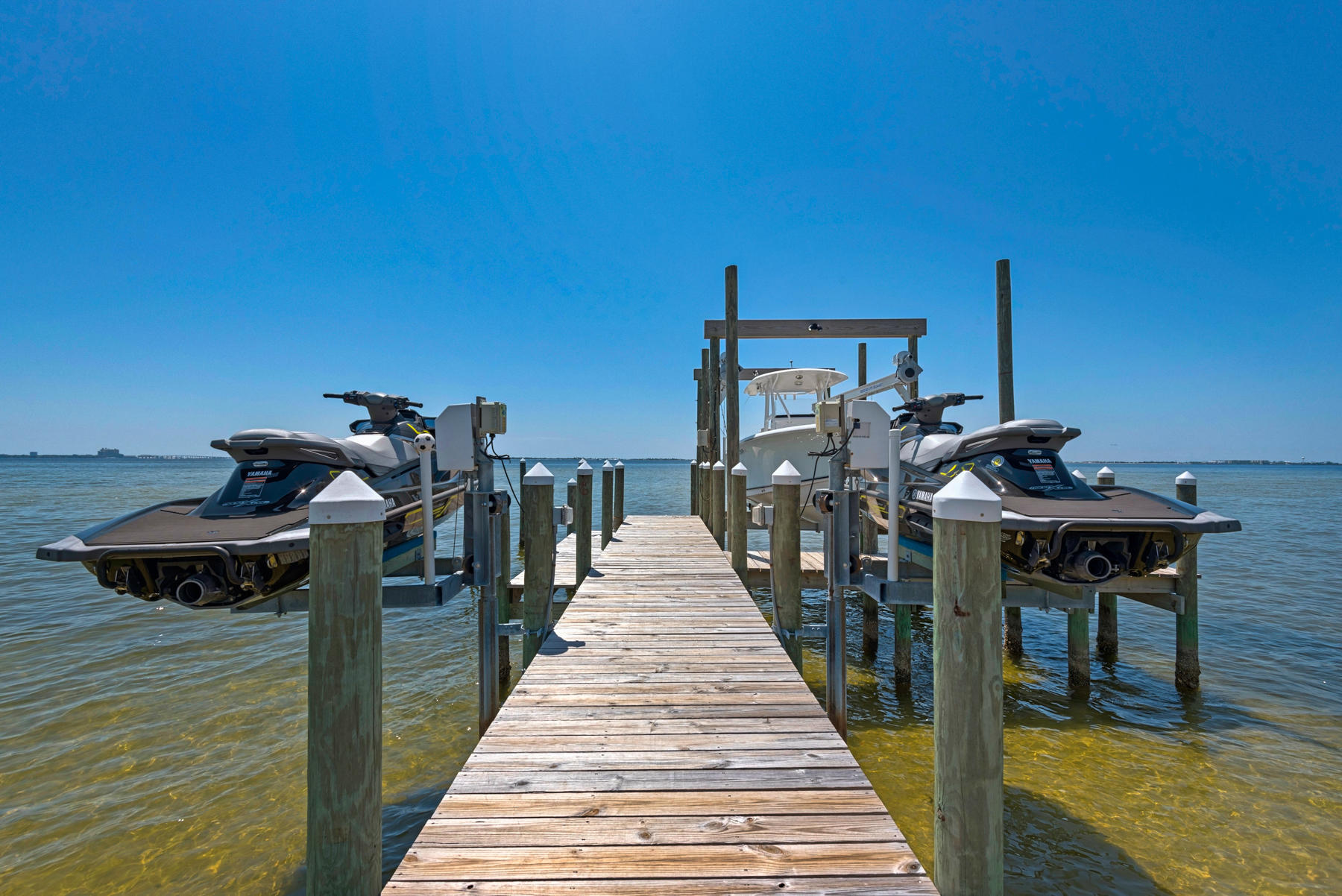 BLACK POINTE - Residential