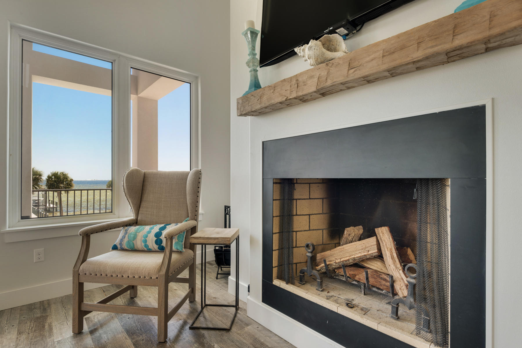 BLACK POINTE - Residential