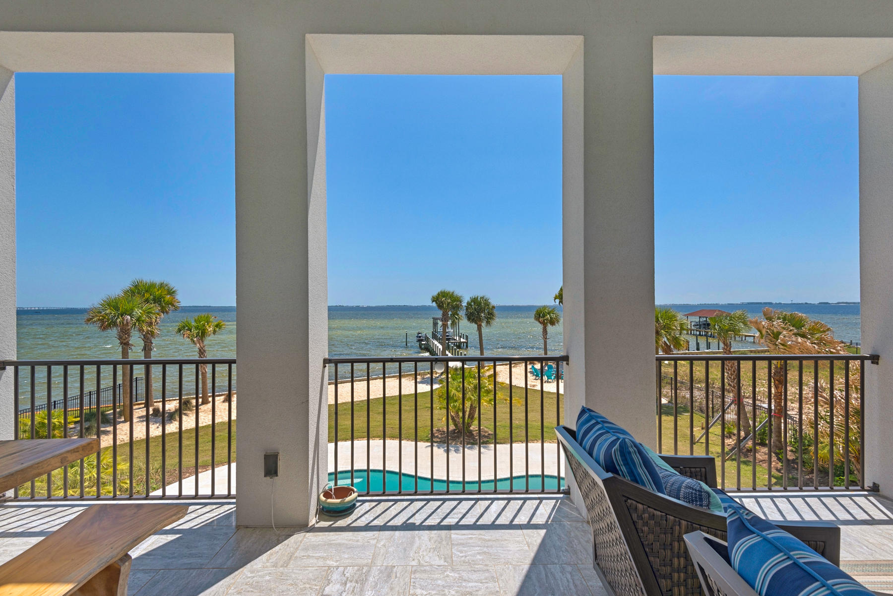 BLACK POINTE - Residential