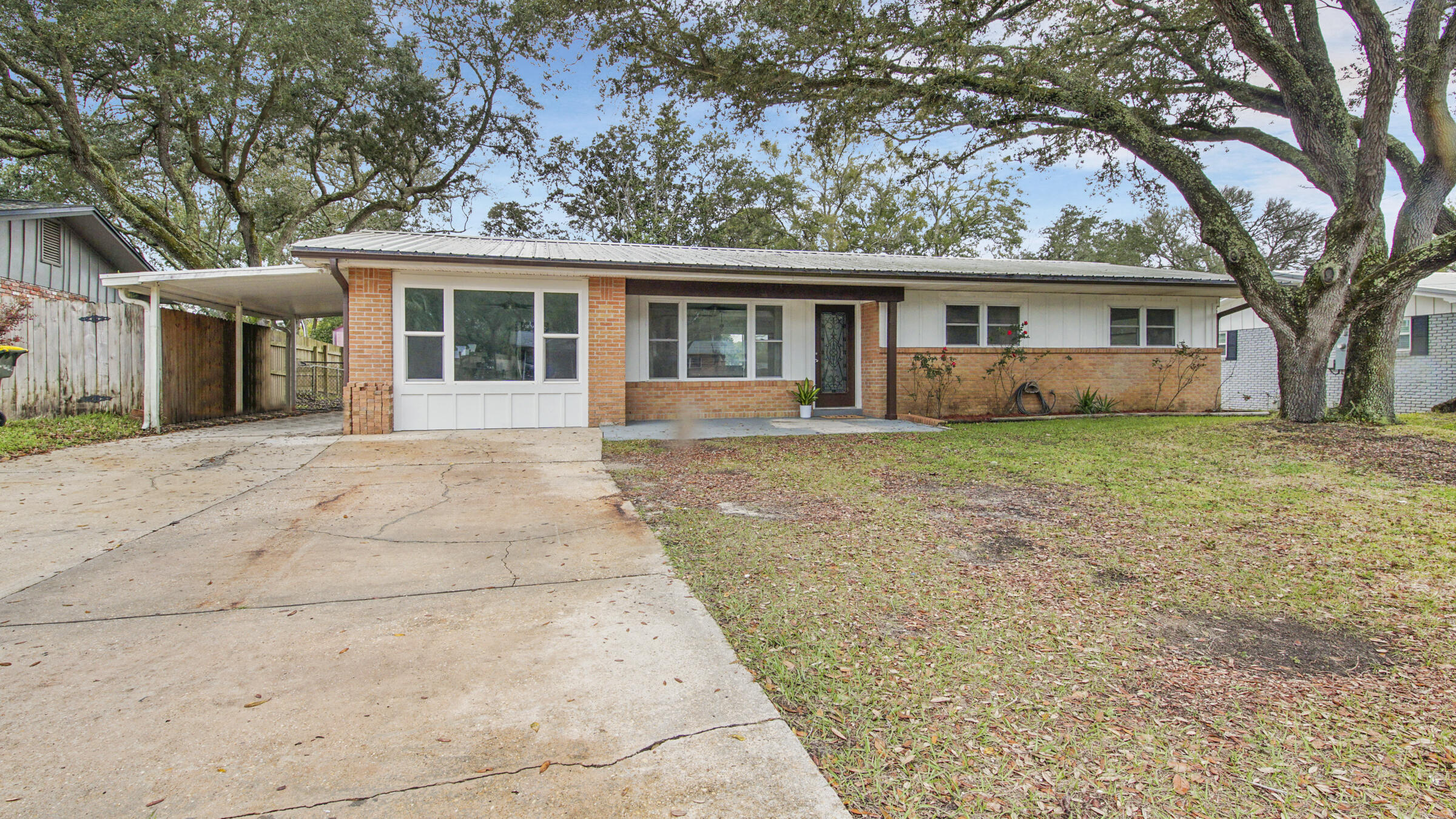 ELLIOTTS POINT - Residential