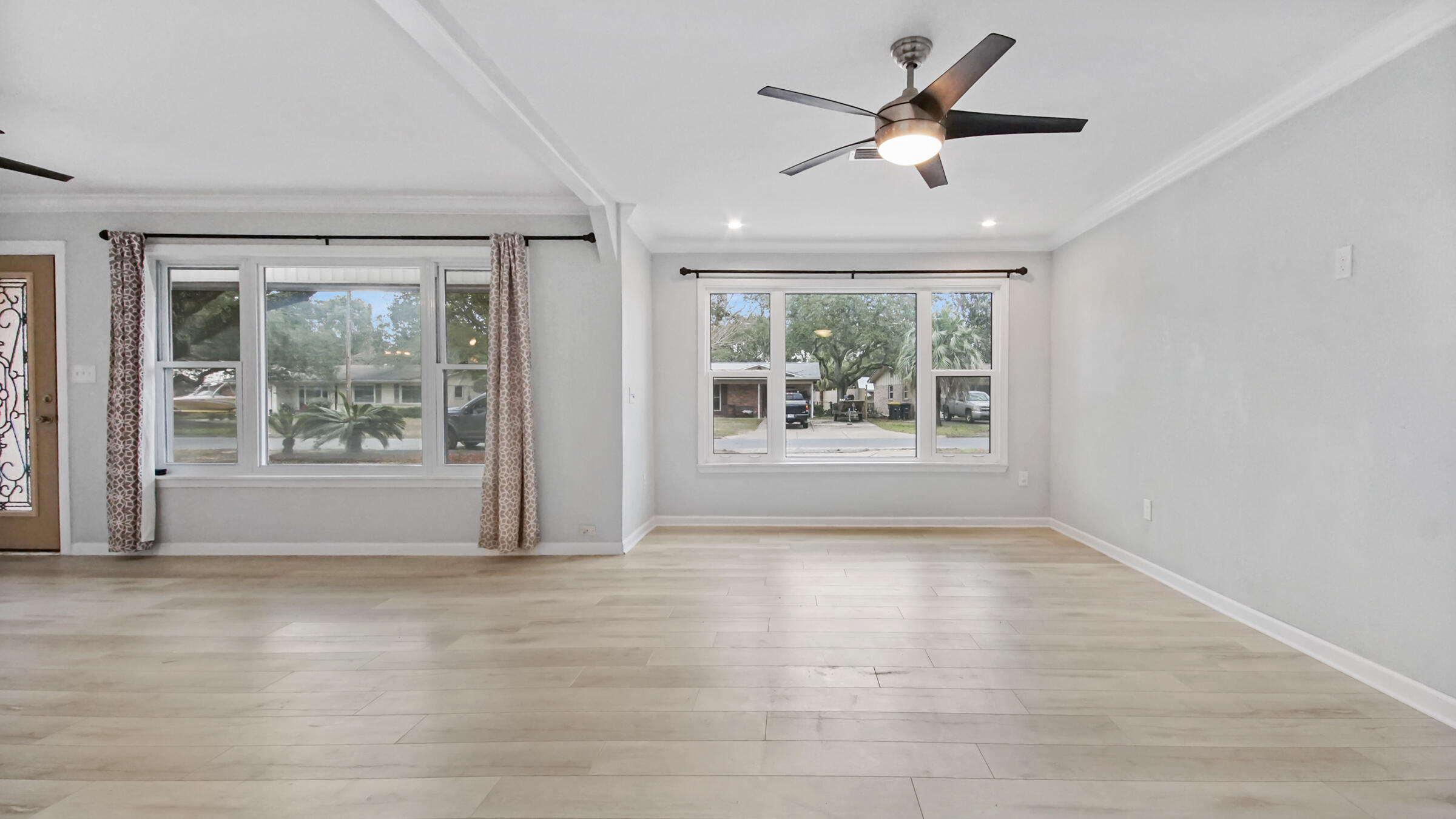 ELLIOTTS POINT - Residential