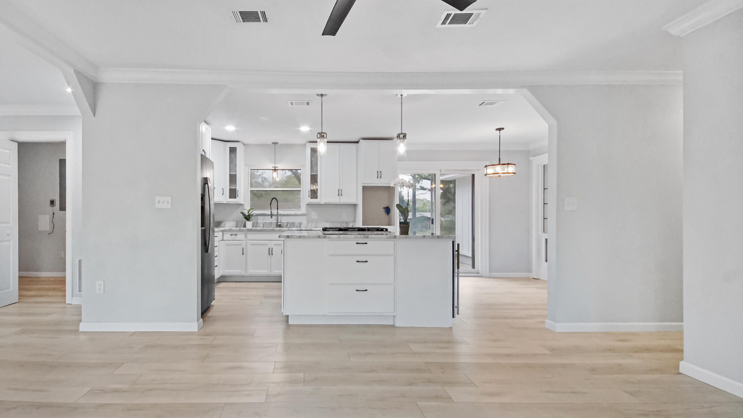 ELLIOTTS POINT - Residential