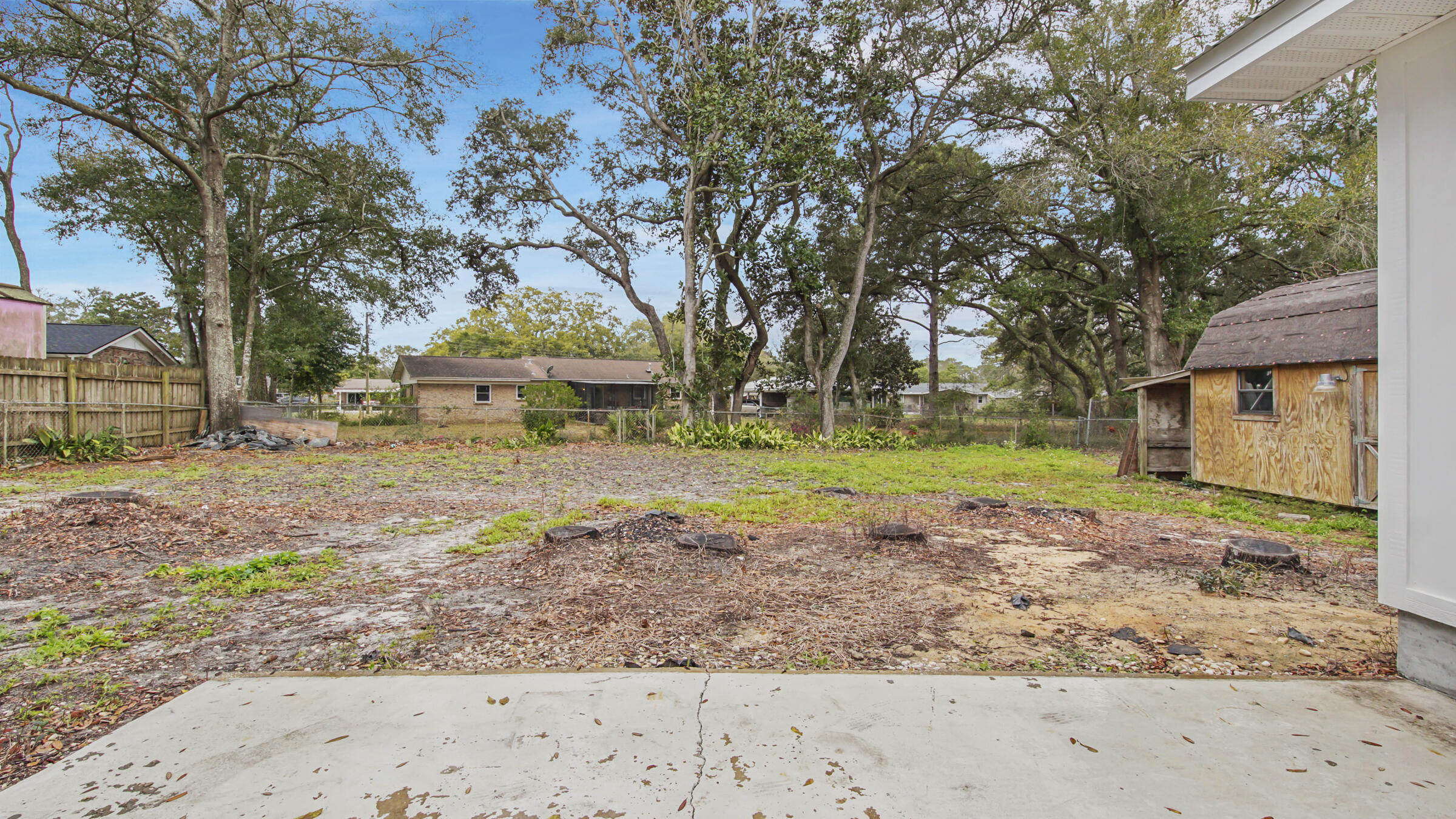 ELLIOTTS POINT - Residential