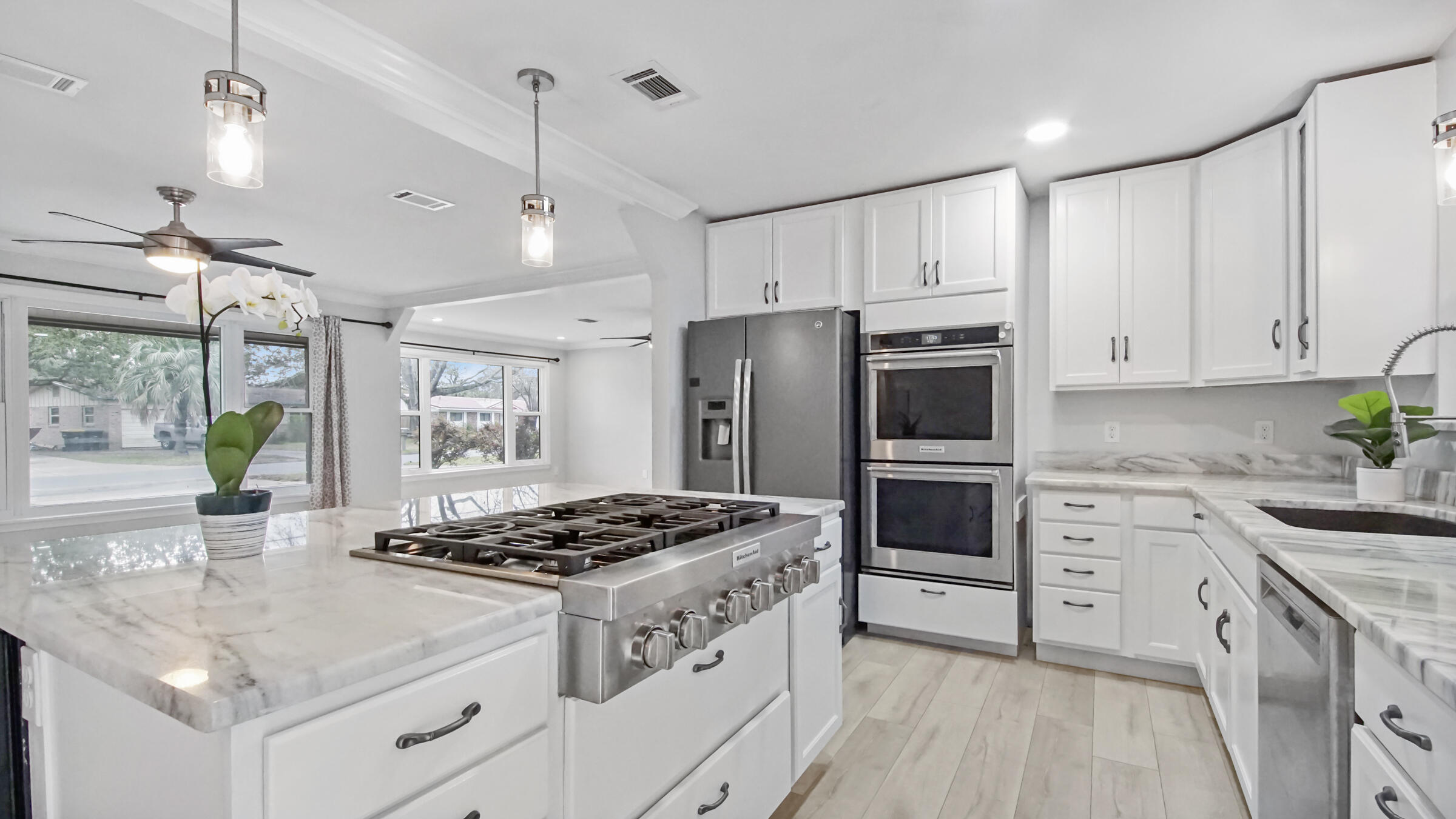 ELLIOTTS POINT - Residential