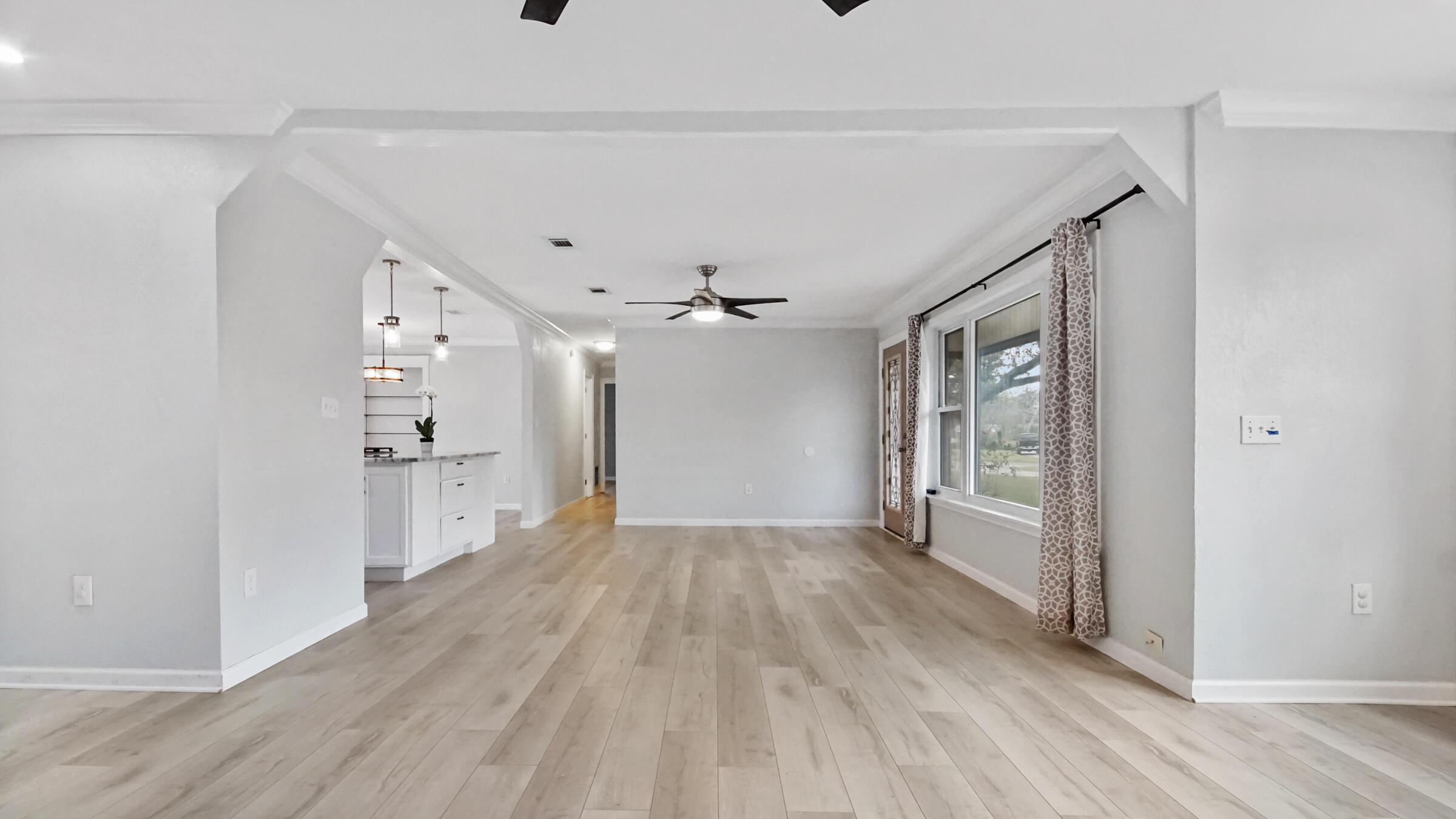 ELLIOTTS POINT - Residential