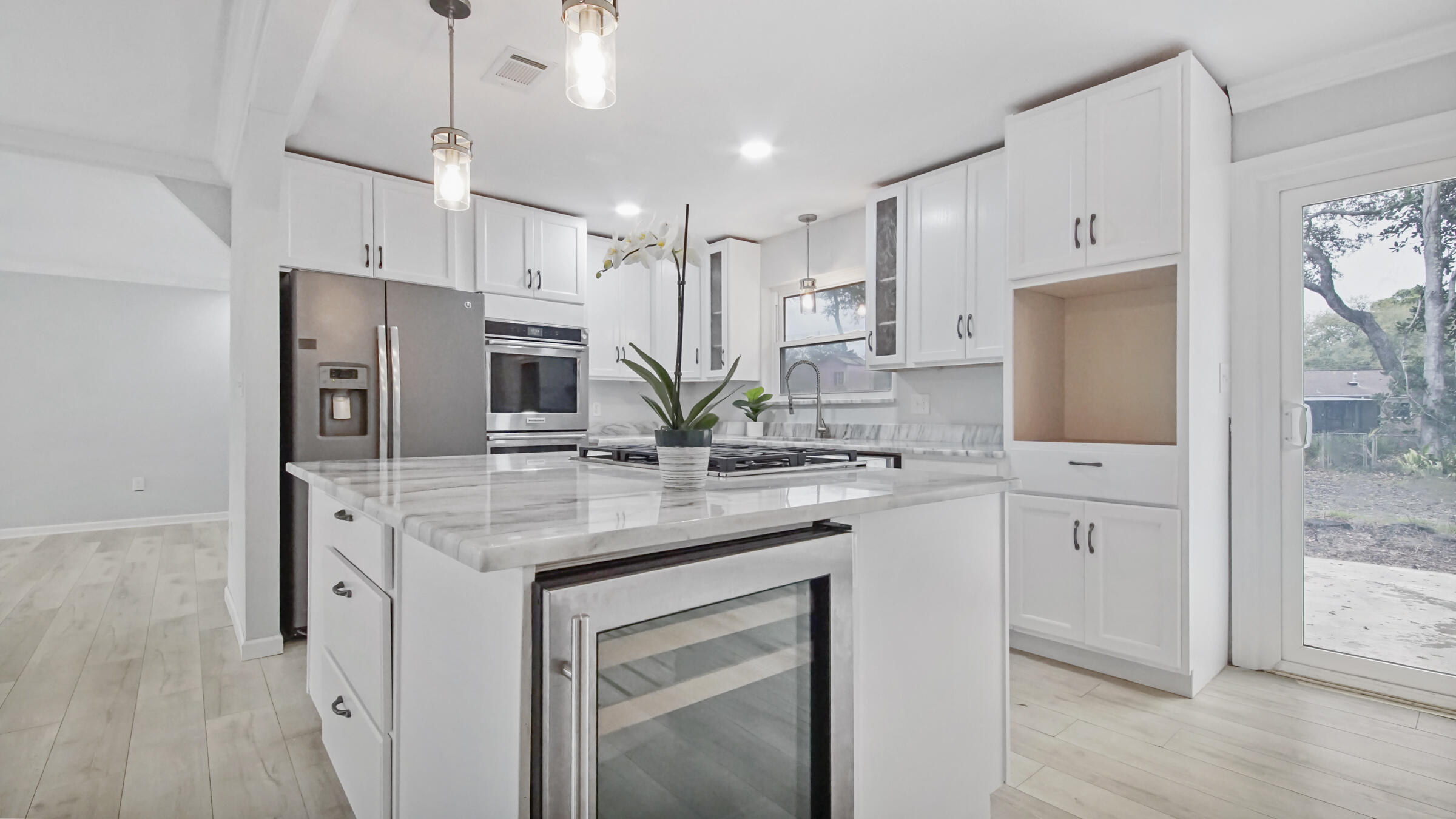 ELLIOTTS POINT - Residential