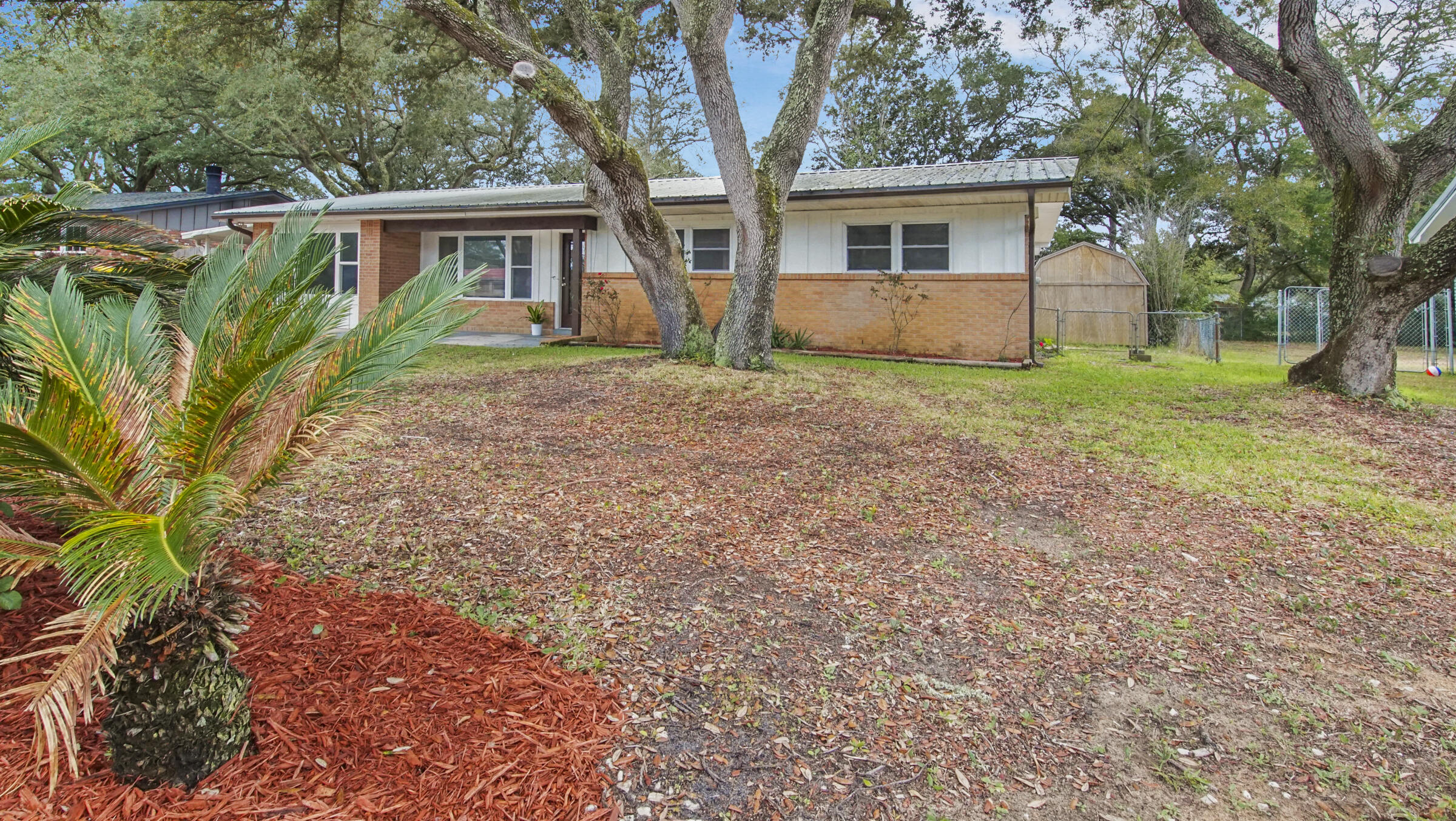 ELLIOTTS POINT - Residential