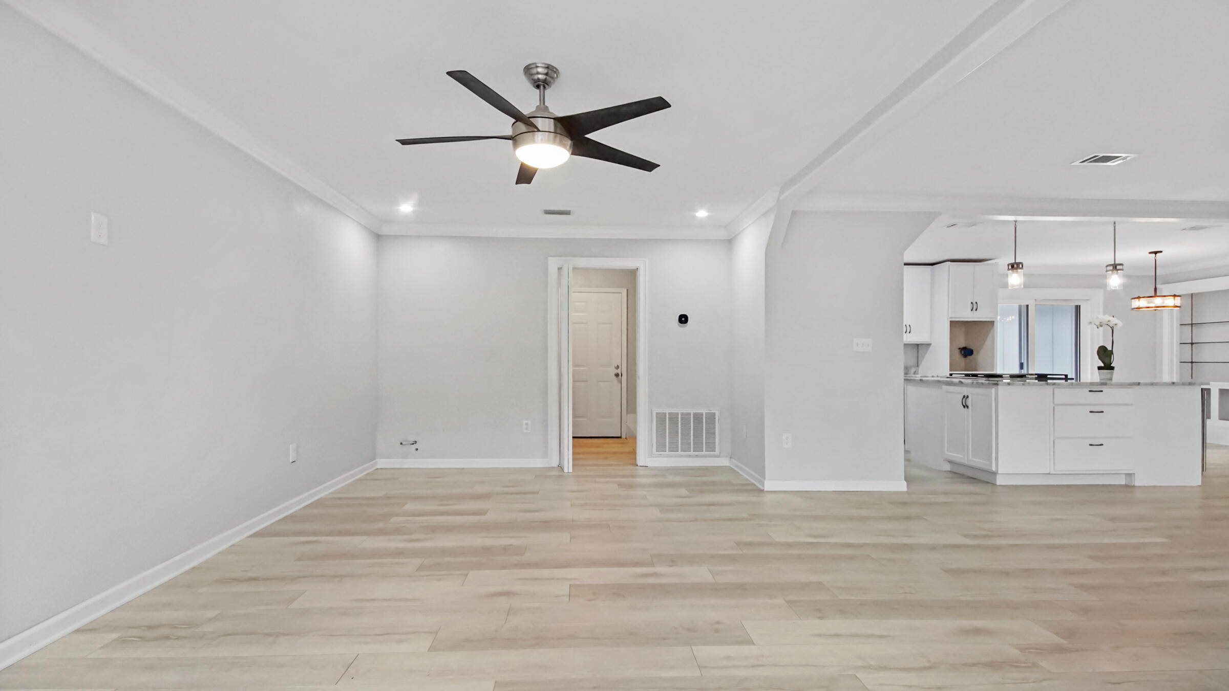 ELLIOTTS POINT - Residential