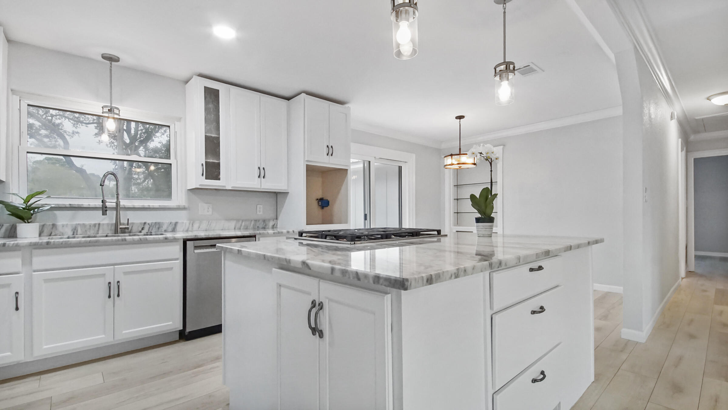 ELLIOTTS POINT - Residential