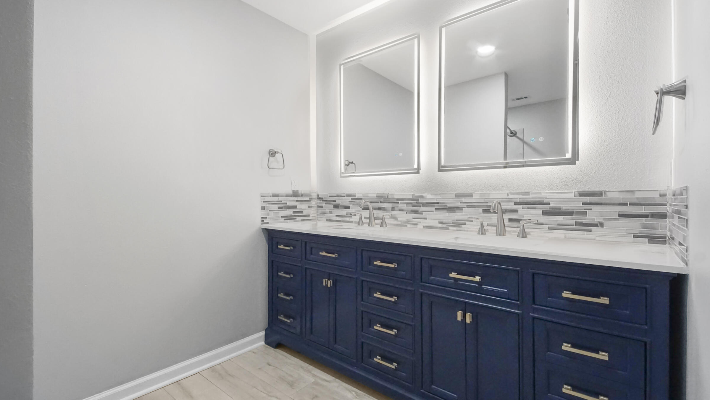 ELLIOTTS POINT - Residential