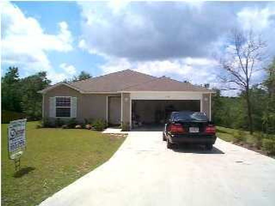 OPEN FLOOR PLAN WITH SPLIT BEDROOMS. 4/BEDRM 2/BATHRM HOUSE, LIVING ROOM, KITCHEN WITH OFF THE SIDE DINING AREA SMALL. BREAKFAST BAR FACING KITCHEN. CEILING FANS, STORM DOOR, WOOD DECK ON BACK. 2 CAR GARAGE WITH WASHER & DRYER HOOK UP. TILE FLOORS THROUGH OUT, BLACK STAINLESS STEEL APPLIANCES, UPDATED LIGHT FIXTURES, PLUS THE WHOLE HOUSE PAINTED 2018.
THERE IS AN HOA, SO THE YARD HAS TO BE KEPT MAINTAINED . FEES ARE INCLUDED IN THE YARD SERVICE FOR 2 TIMES A MINTH DURING THE SPRING & SUMMER MONTHS, TENANTS ARE RESPONISBLE FOR KEEP UP WITH THE WEEDS AND CLEARING THEM OUT. BLINDS AND CURTAINS ONLY AT THE WINDOWS. THE YARD IS NOT FENCED IN.
WILL NOT BE ABLE TO SHOW, UNTIL ATER THE 1ST OF SEPT. YOU CAN EMAIL divineconnections@cox.net for application or any other questions.