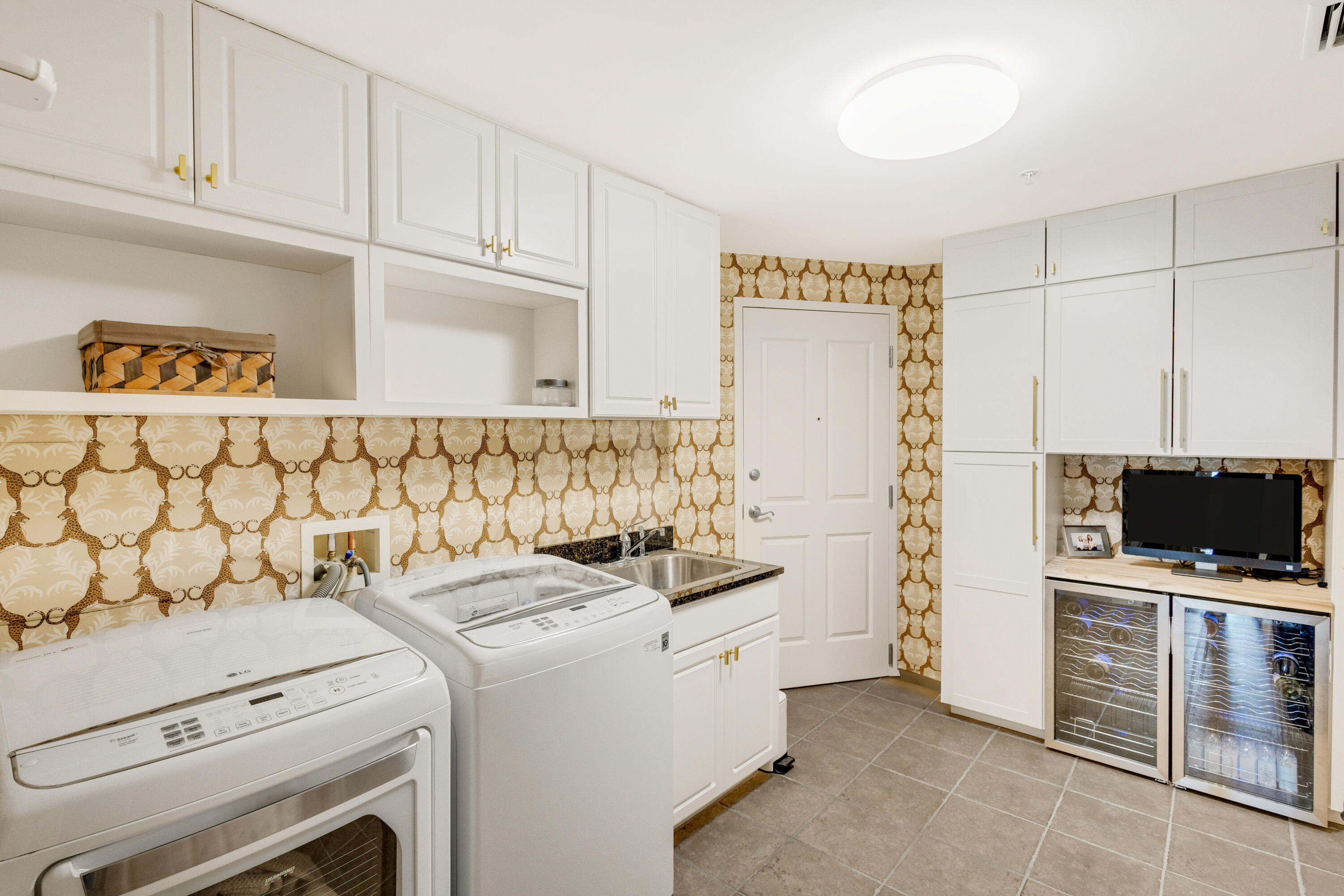 ONE WATER PLACE - Residential