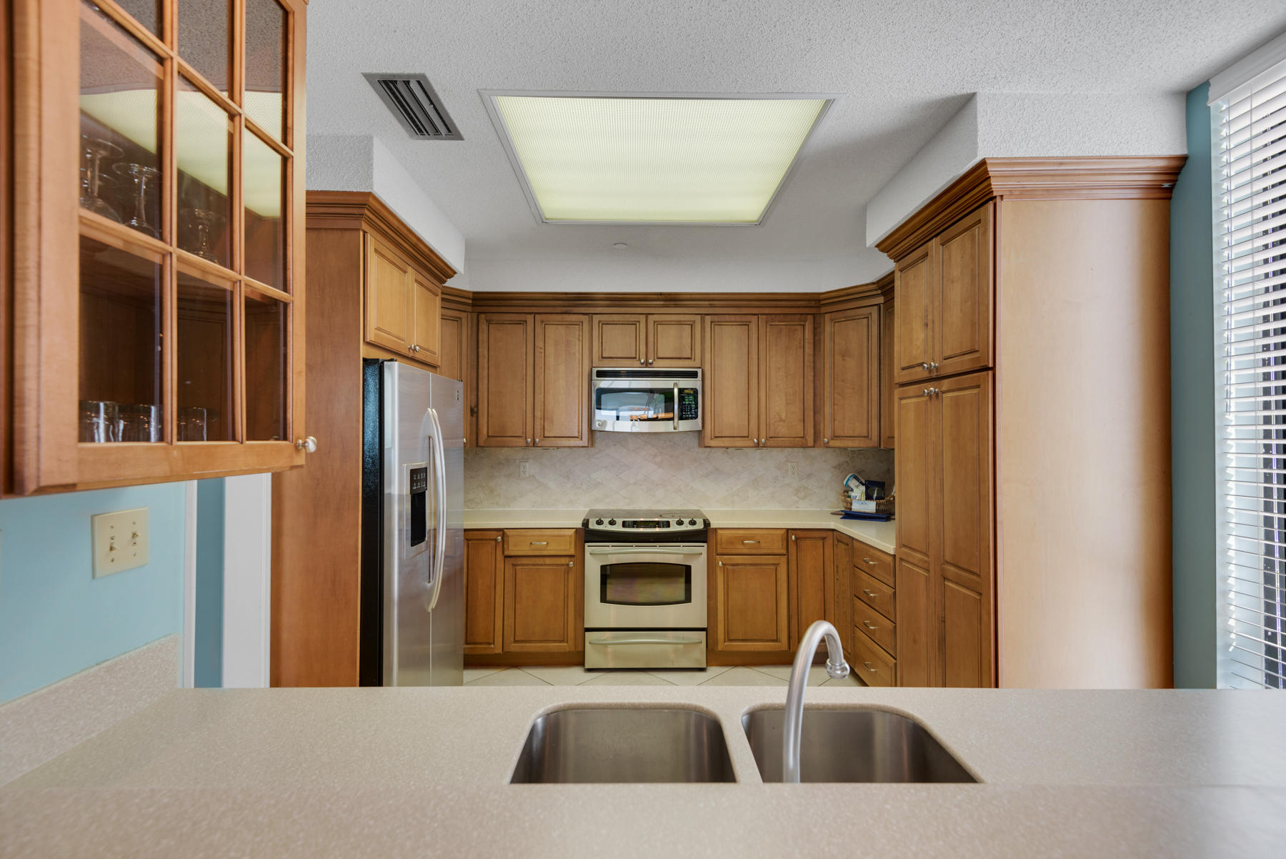 EMERALD TOWERS CONDO - Residential