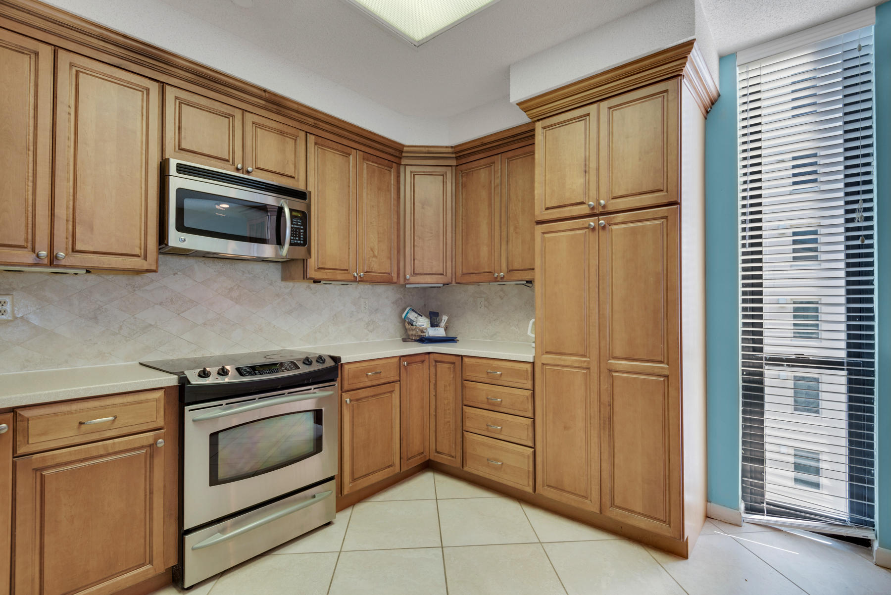 EMERALD TOWERS CONDO - Residential