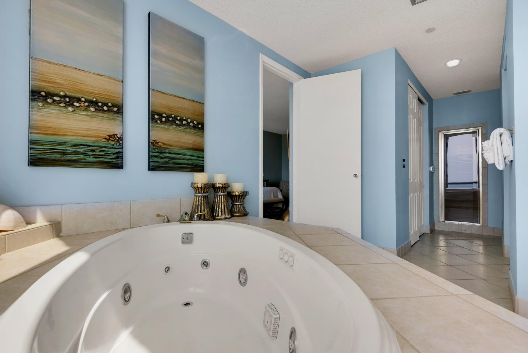 EMERALD TOWERS CONDO - Residential