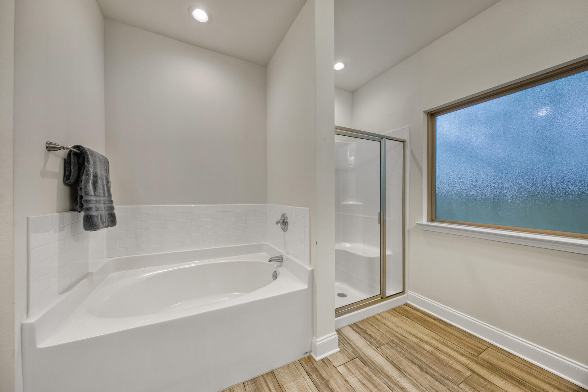 CRESCENT SHORES - Residential