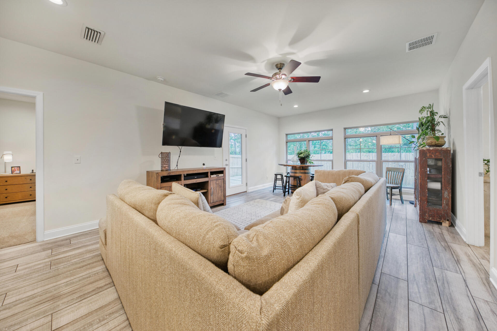 CRESCENT SHORES - Residential