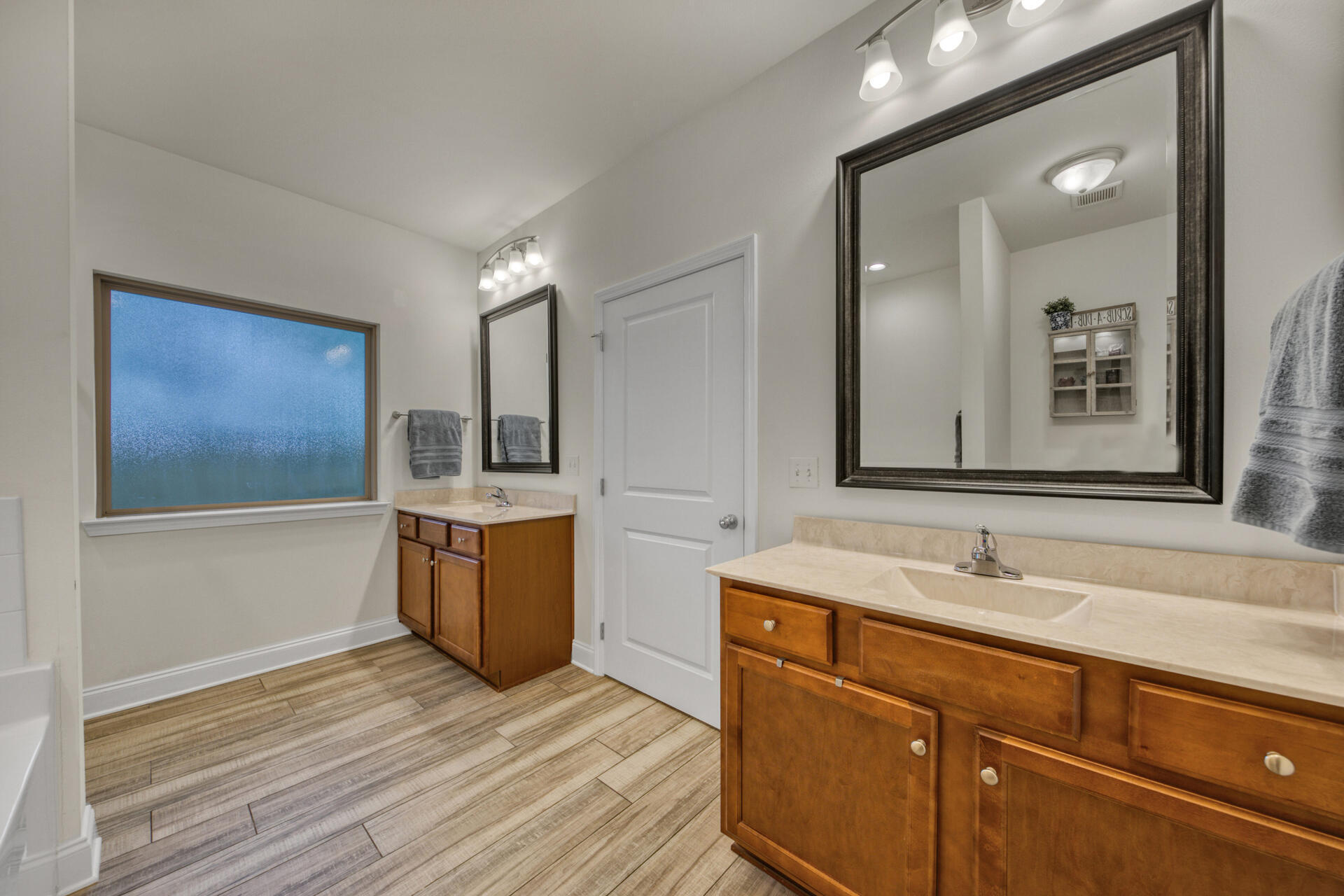 CRESCENT SHORES - Residential