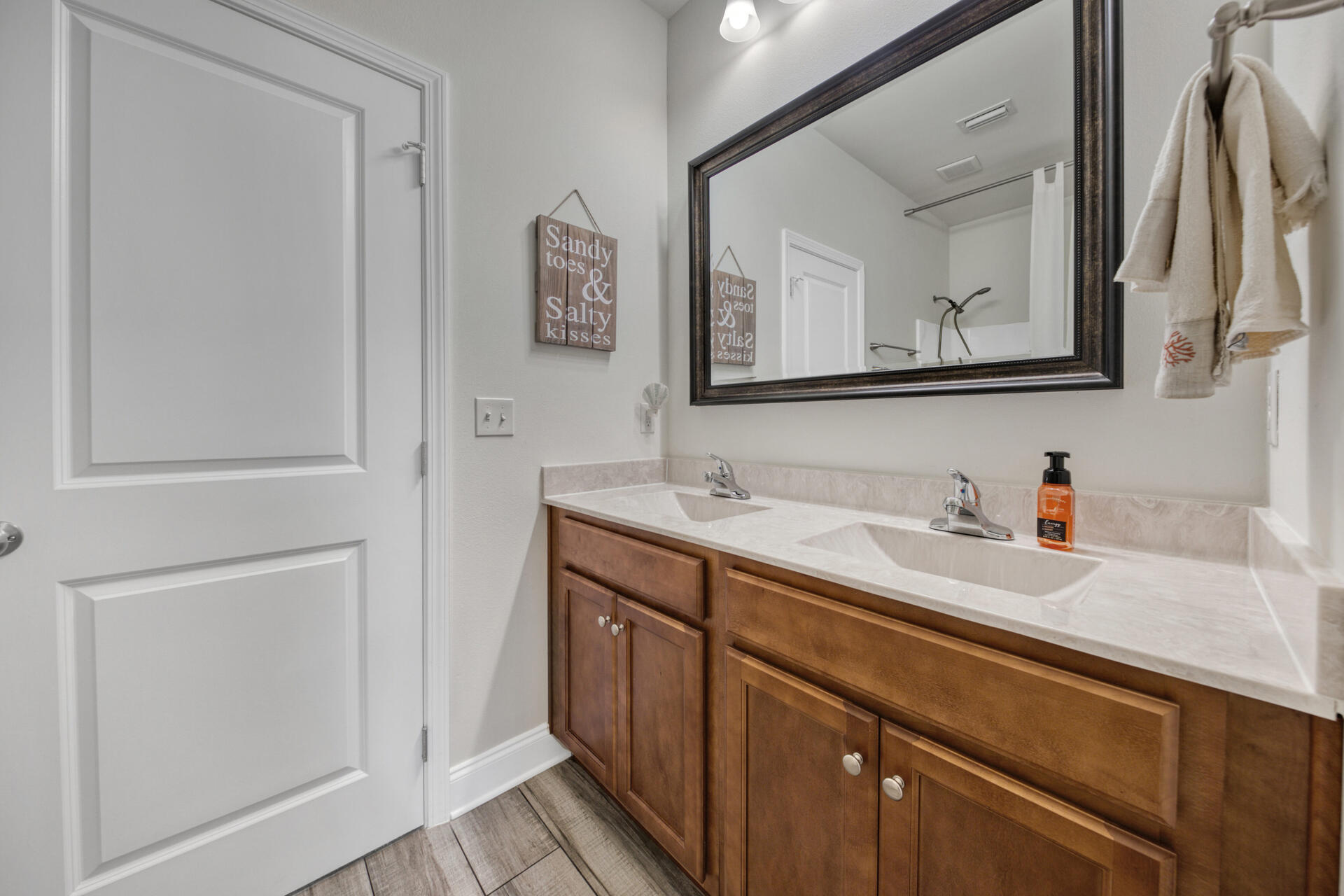 CRESCENT SHORES - Residential