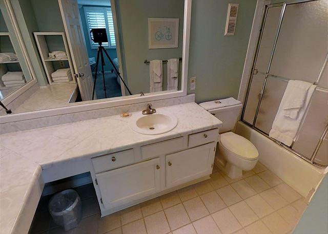 ISLANDER CONDO - Residential