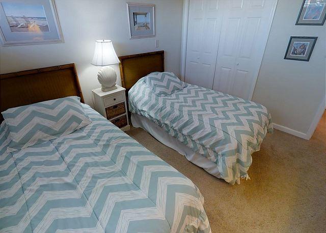 ISLANDER CONDO - Residential