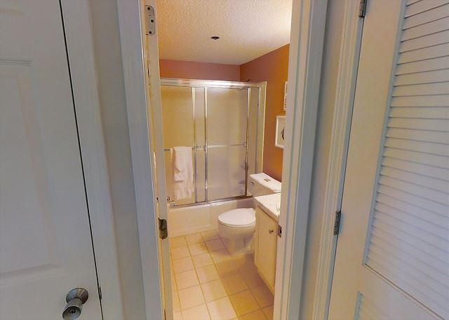 ISLANDER CONDO - Residential