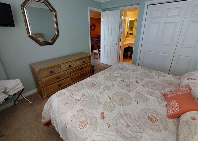 ISLANDER CONDO - Residential