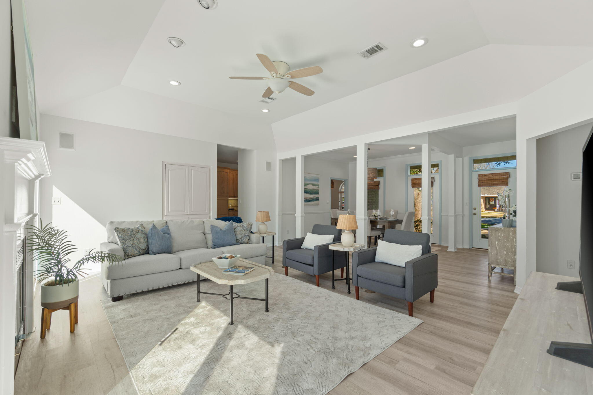 EMERALD BREEZE ESTATES - Residential