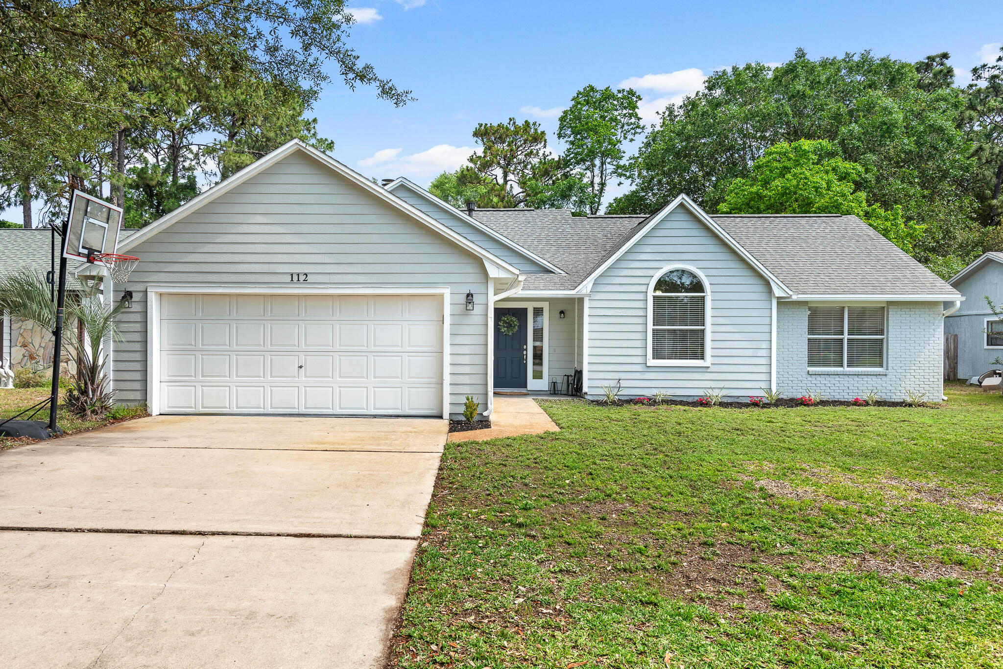 This gorgeous home in Bluewater Bay features 3 bedrooms and 2 bathrooms + a screened in back porch where you can enjoy some fresh air and a private backyard.  As you walk in the home, you'll notice the vaulted ceilings and tons of natural light!  The kitchen is gorgeous and comes complete with stainless steel appliances, quartz countertops, tile backsplash and Accent lighting.The laundry closet is conveniently located right off the kitchen!  Out back your kids can enjoy playing in a private little side yard with plush artificial turf that has been installed.  There's also a shed that will convey as is with the sale of the home.  The home does have sprinklers (they too will convey as is)