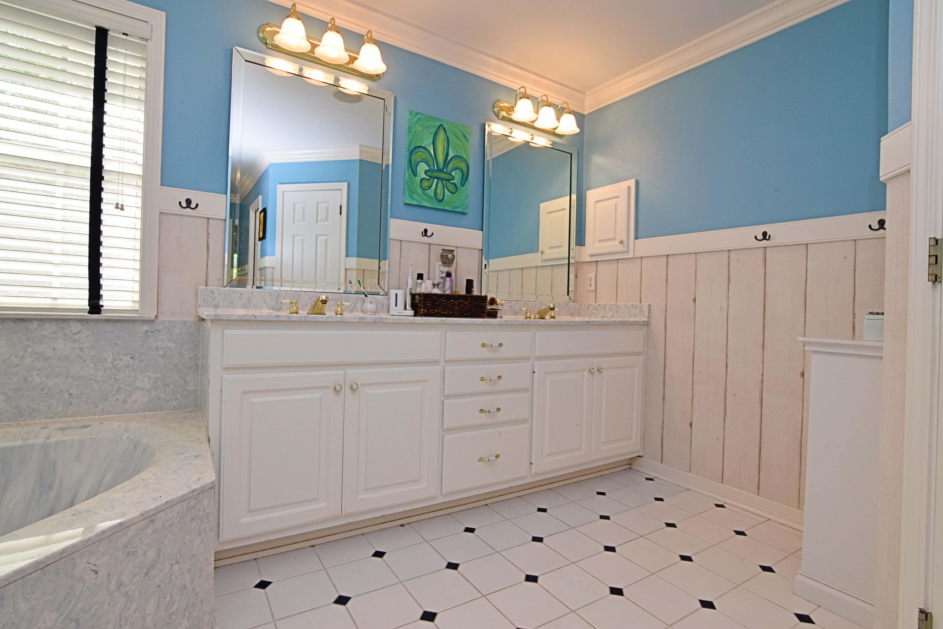 ROCKY BAYOU ESTATES 12A - Residential