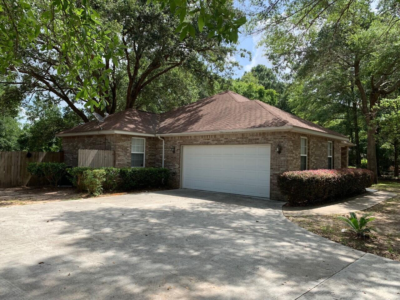 GARDEN OAKS - Residential Lease