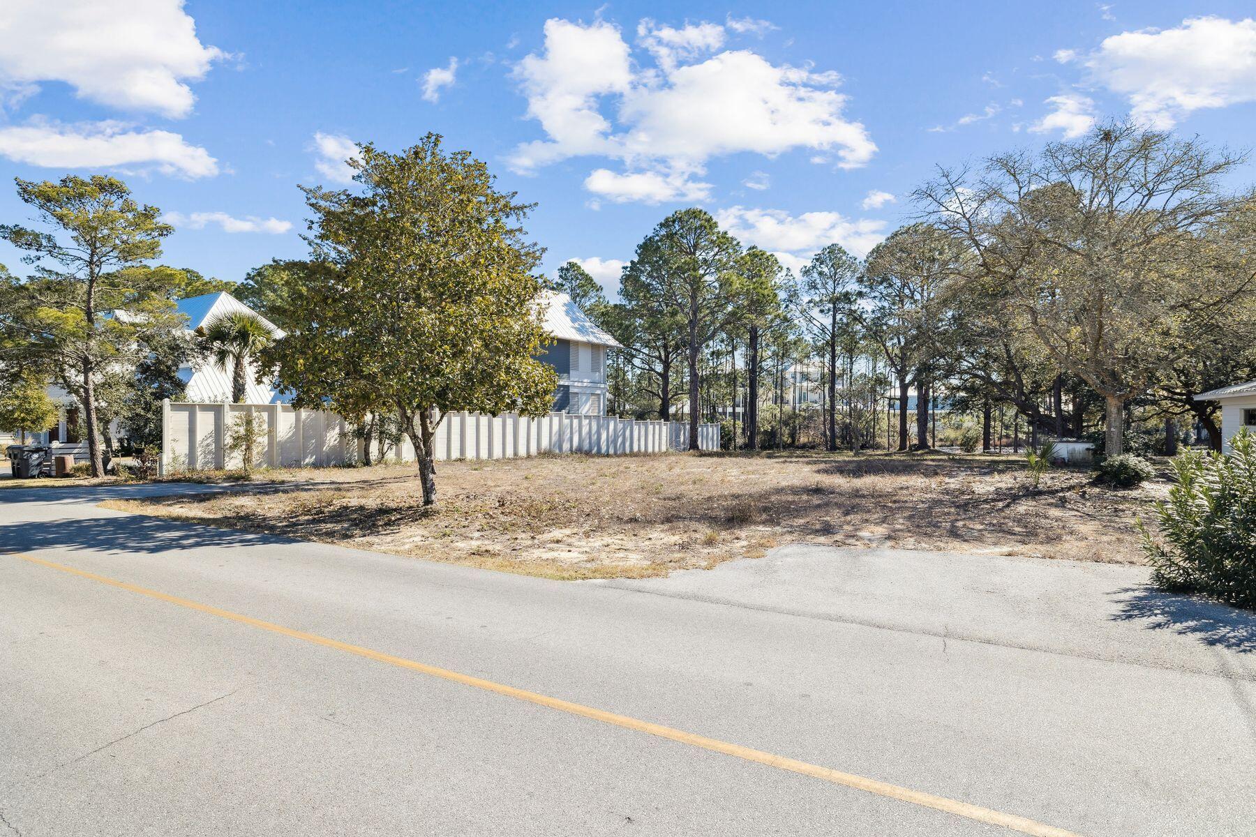 EASTERN LAKE ESTATES - Land