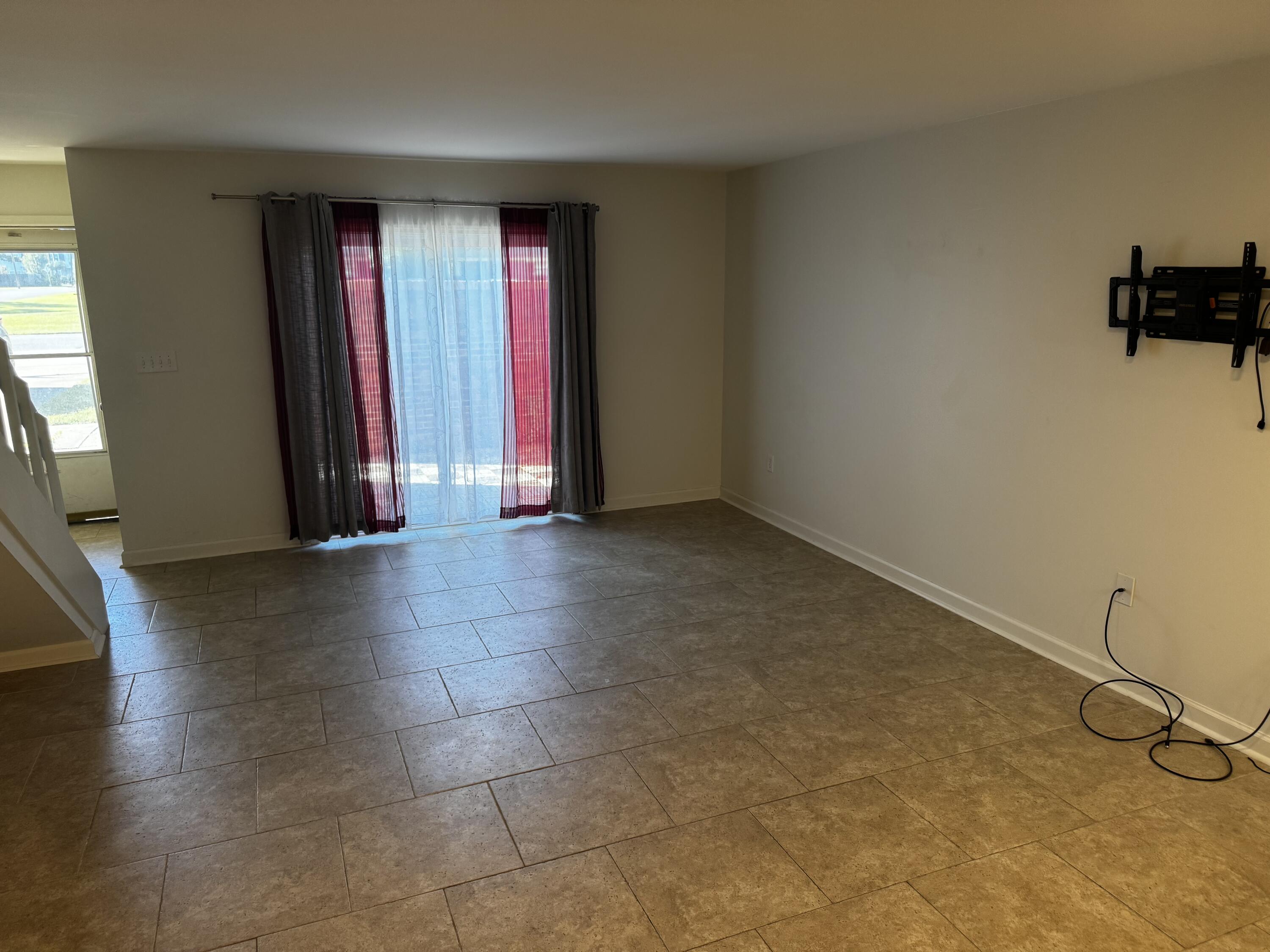 FOREST VIEW T/H - Residential Lease