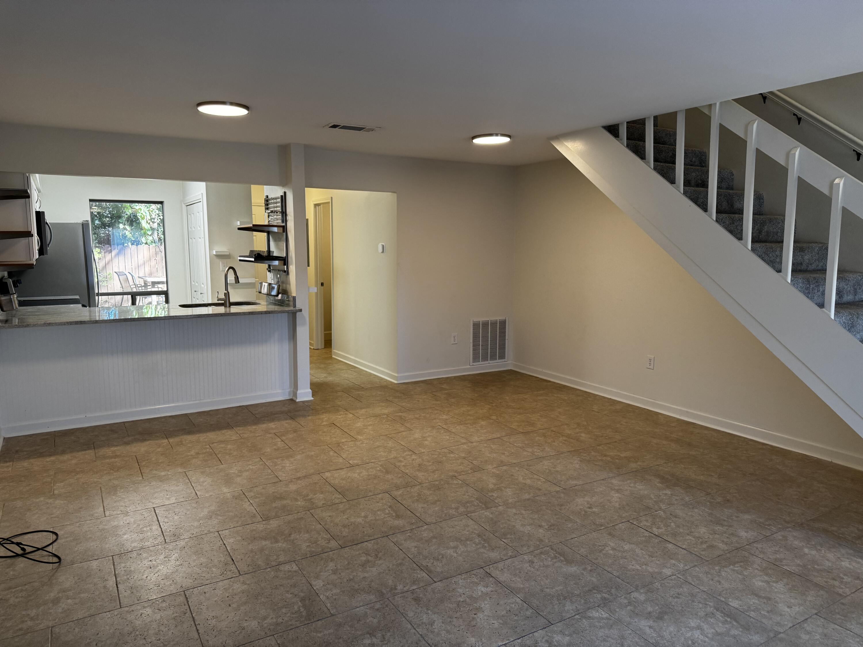 FOREST VIEW T/H - Residential Lease