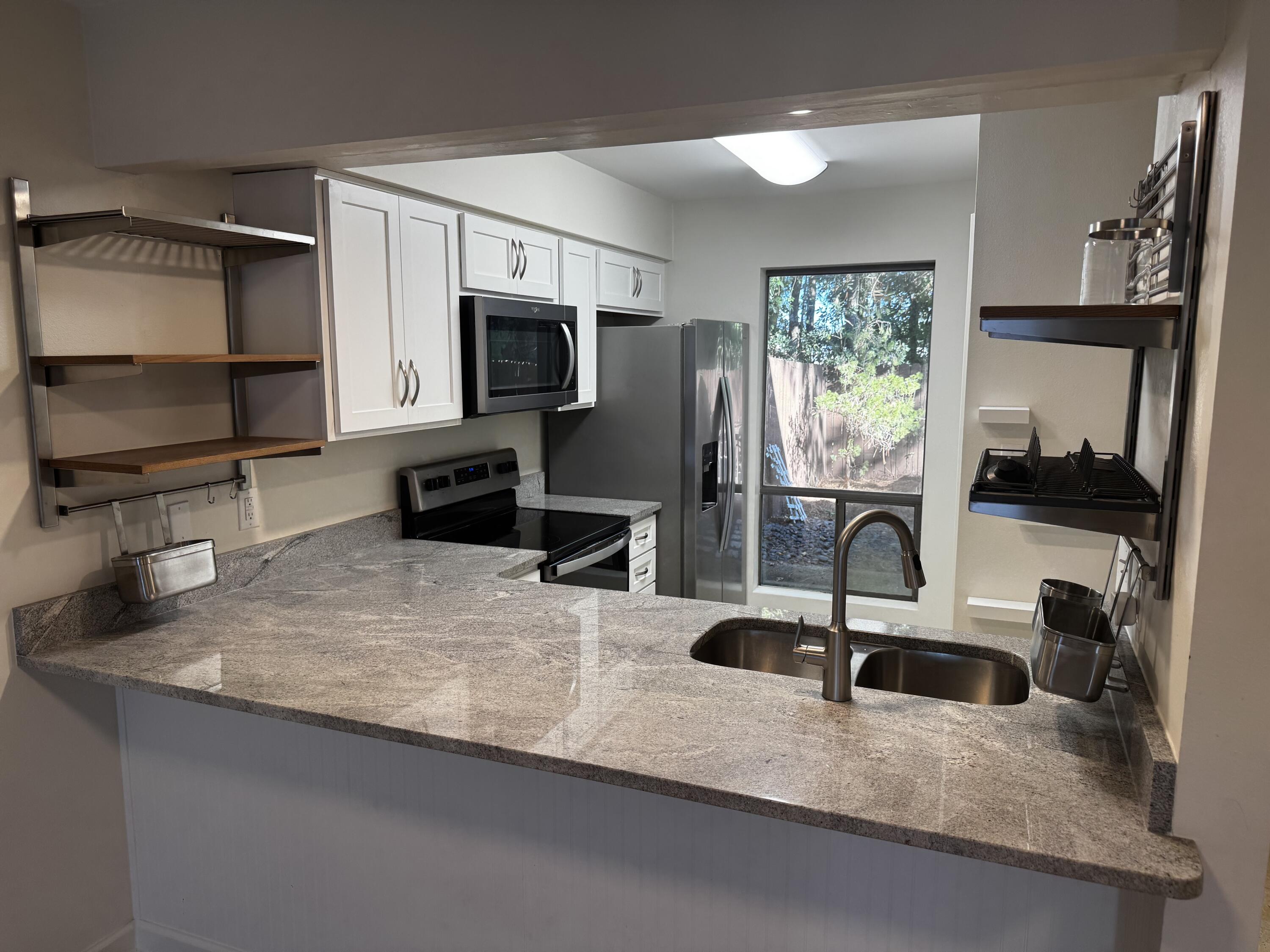 FOREST VIEW T/H - Residential Lease