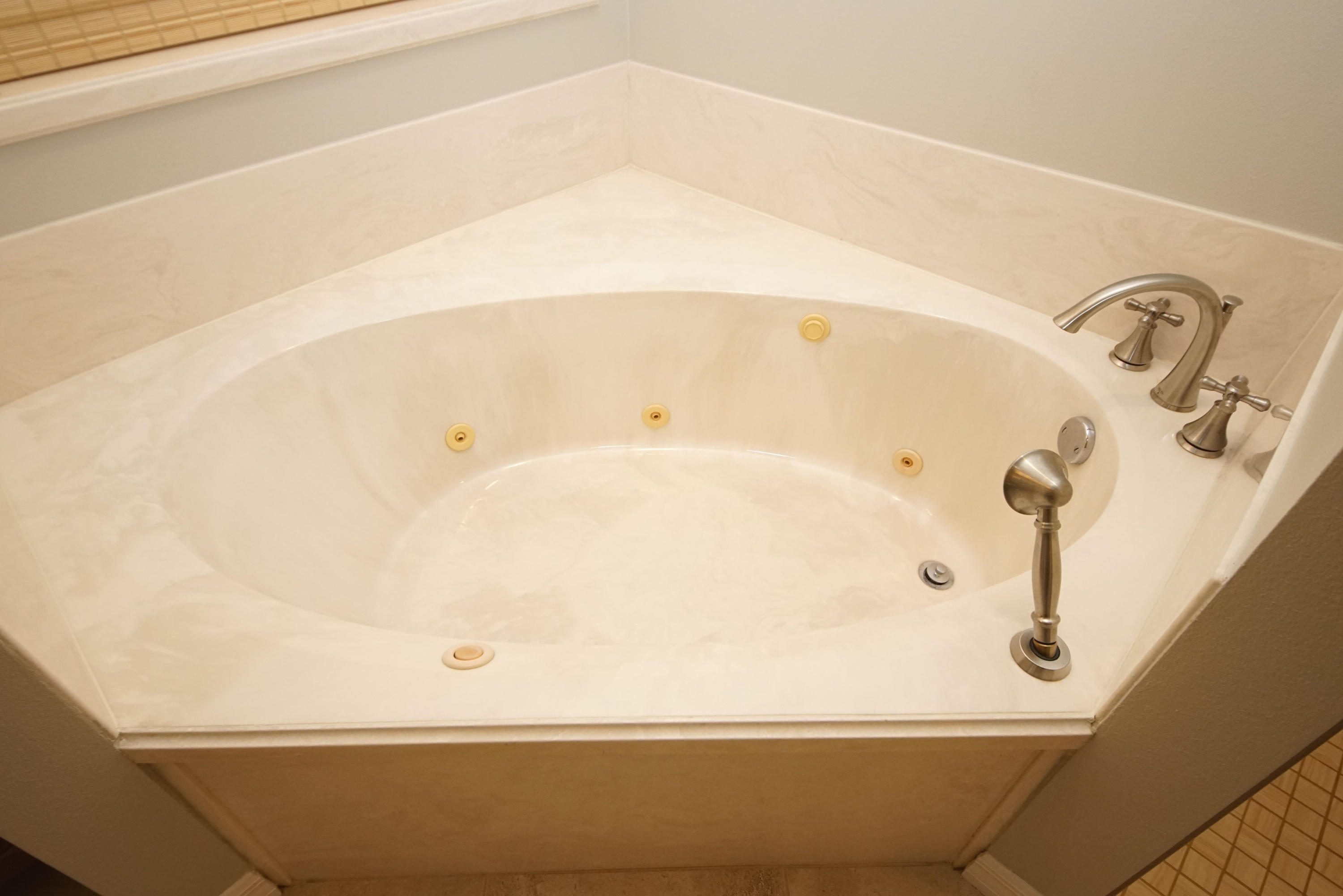 BISCAYNE POINTE - Residential